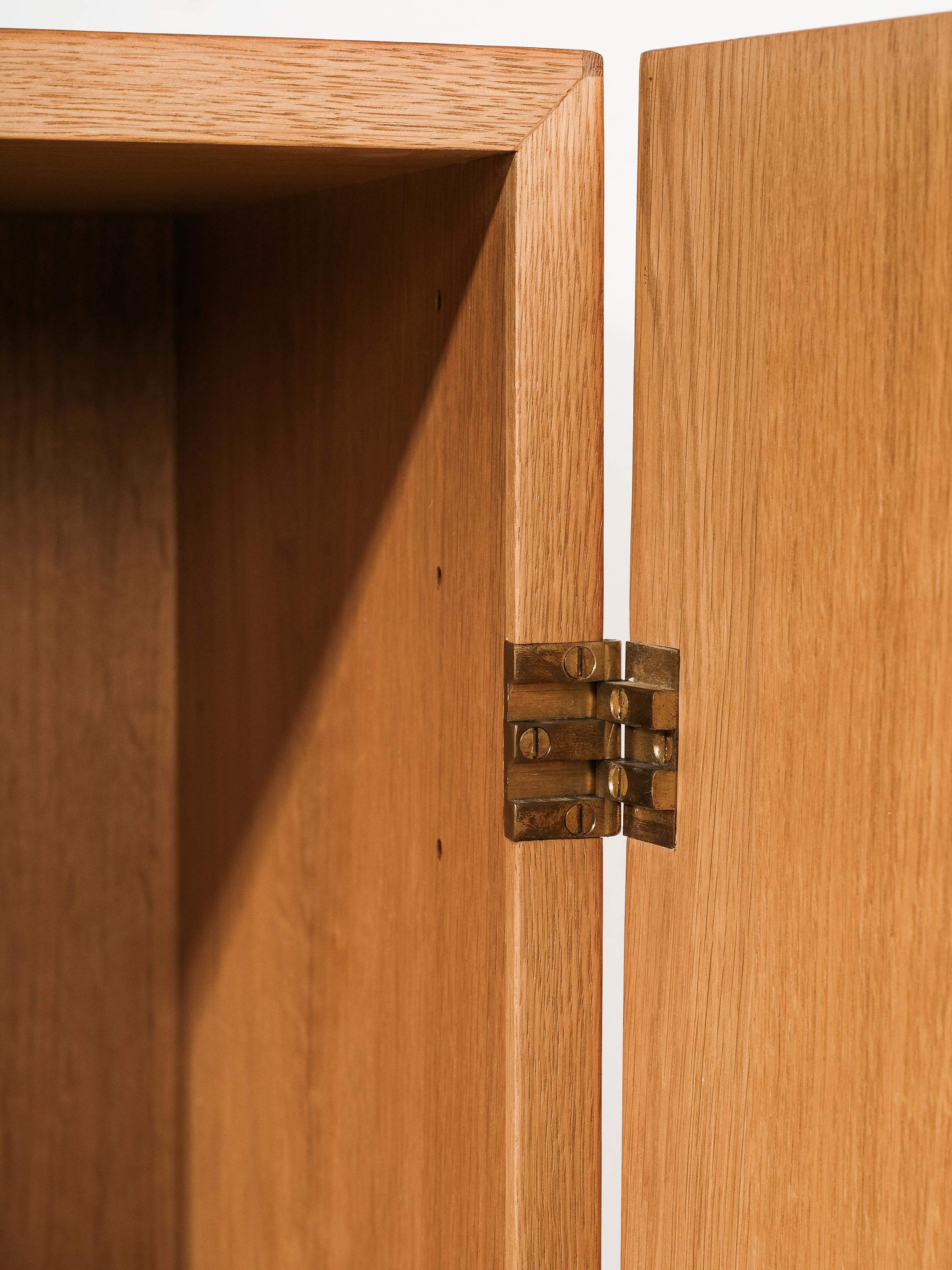 Mid-Century Oak Cabinet by Gunnar Myrstrand for Källemo, Sweden, 1960s For Sale 4