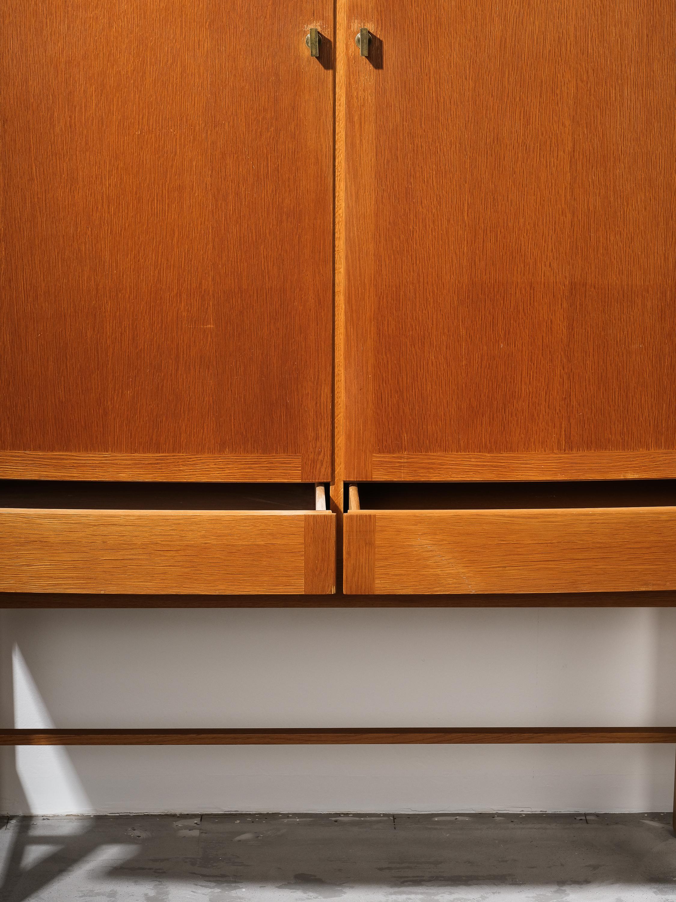 Scandinavian Modern Mid-Century Oak Cabinet by Gunnar Myrstrand for Källemo, Sweden, 1960s For Sale