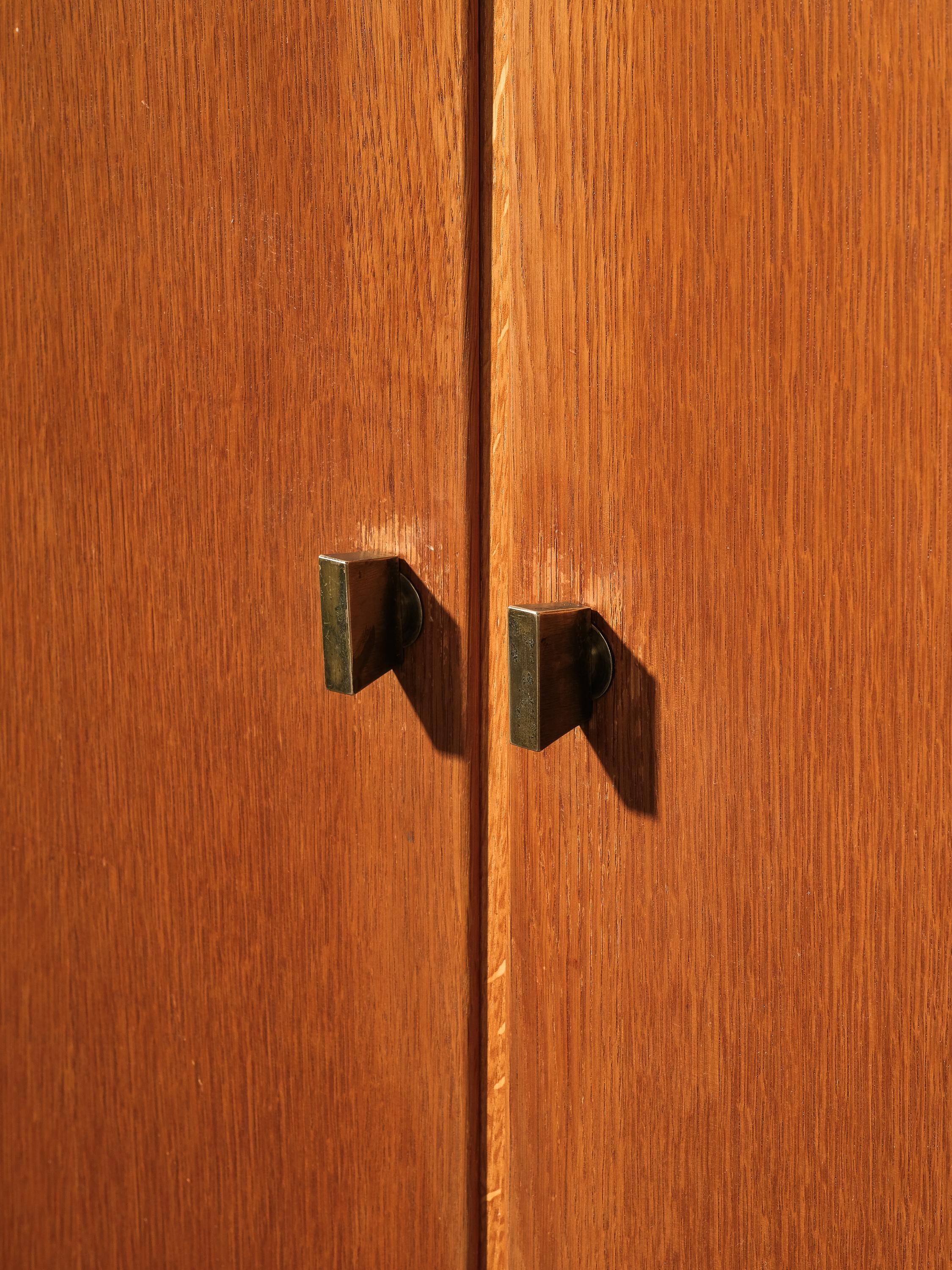 Swedish Mid-Century Oak Cabinet by Gunnar Myrstrand for Källemo, Sweden, 1960s For Sale
