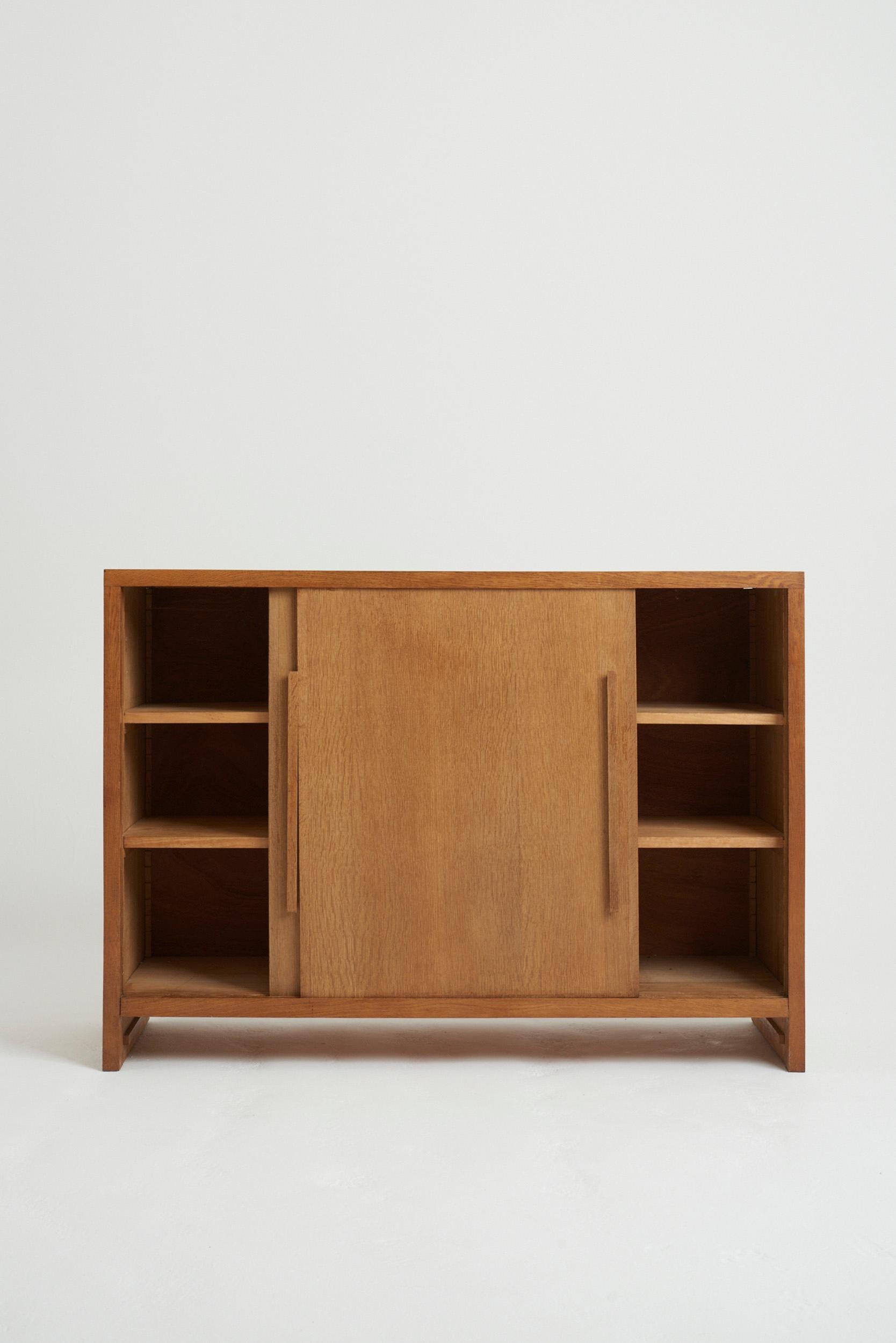 Mid-Century Oak Cabinet In Good Condition For Sale In London, GB