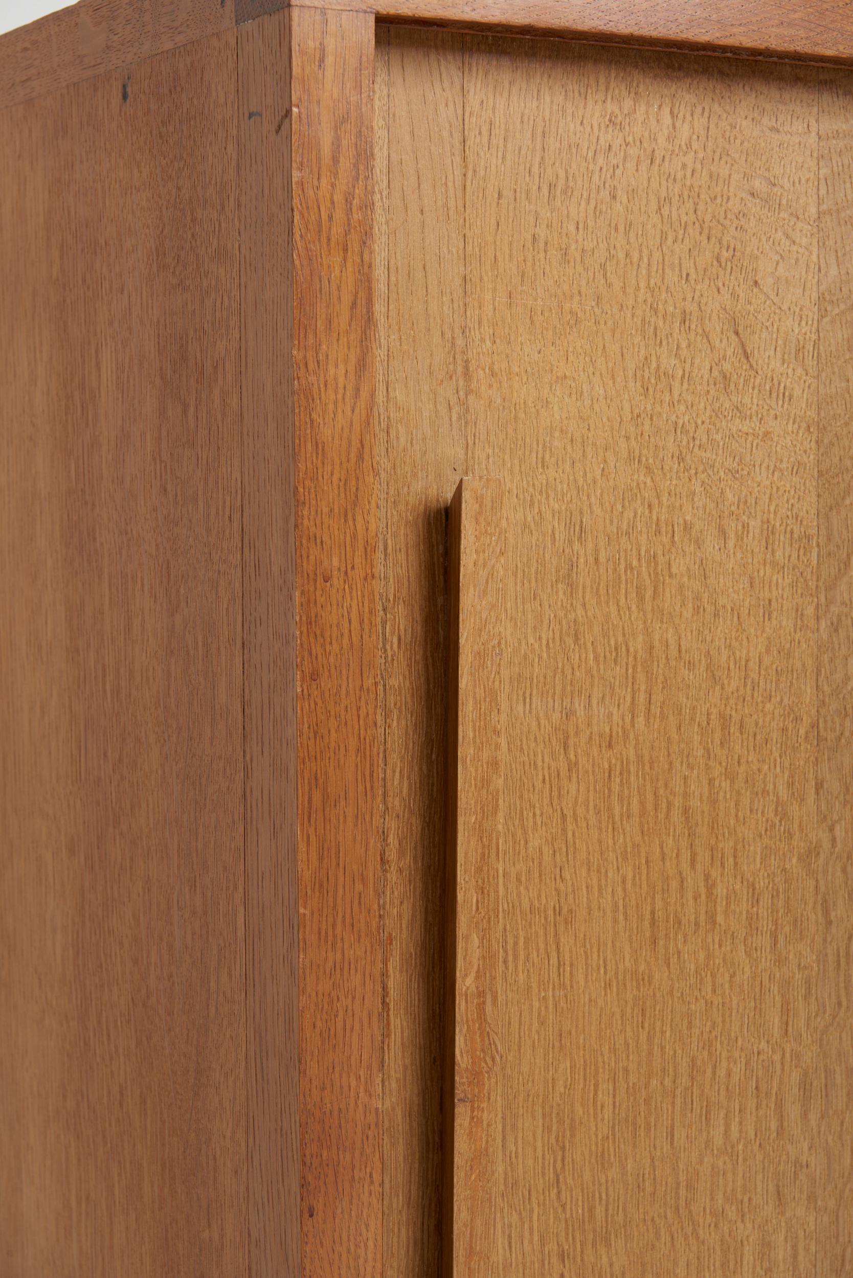 Mid-Century Oak Cabinet (Eichenholz) im Angebot