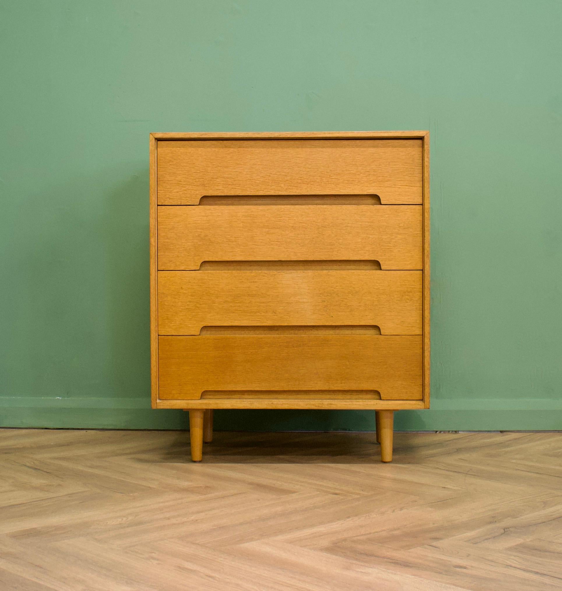 A midcentury oak chest of drawers designed by John & Sylvia Reid for Stag
From the 'C' range.
Featuring 4 drawers.