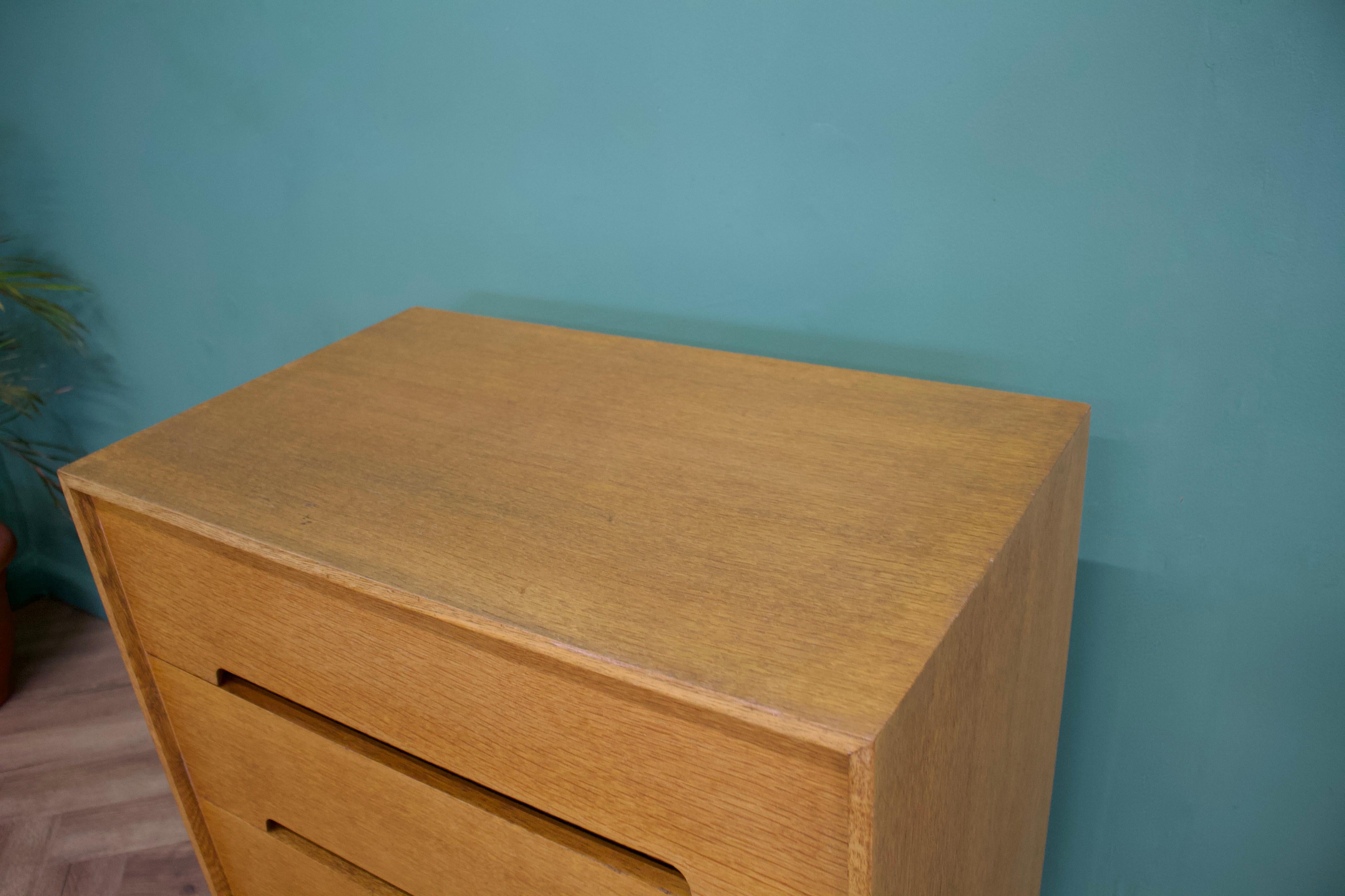 Midcentury Oak Chest of Drawers by John & Sylvia Reid for Stag, 1950s In Good Condition In South Shields, GB