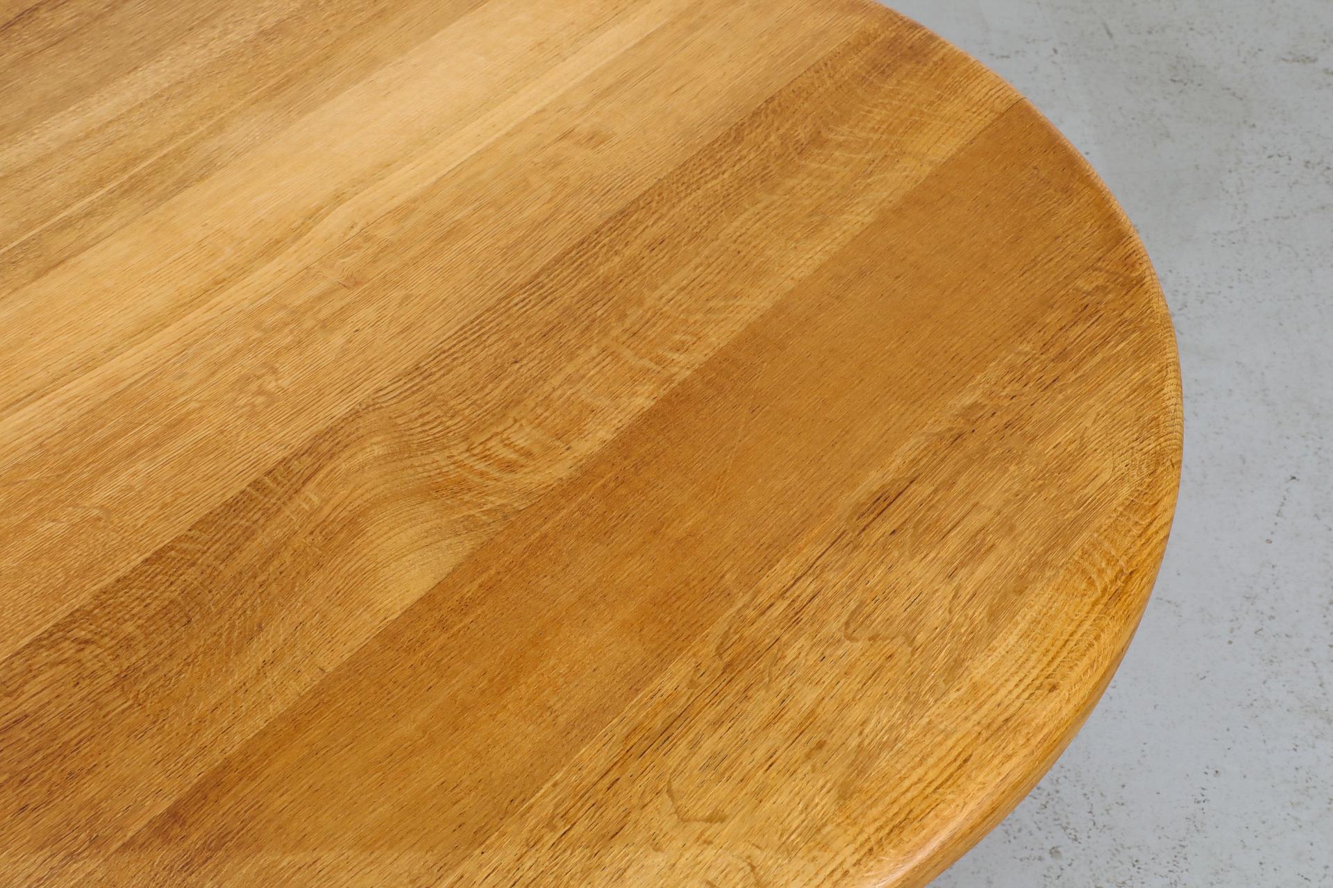 Table basse ou d'appoint en chêne du milieu du siècle dernier par Meubelfabriek Oisterwijk en vente 5