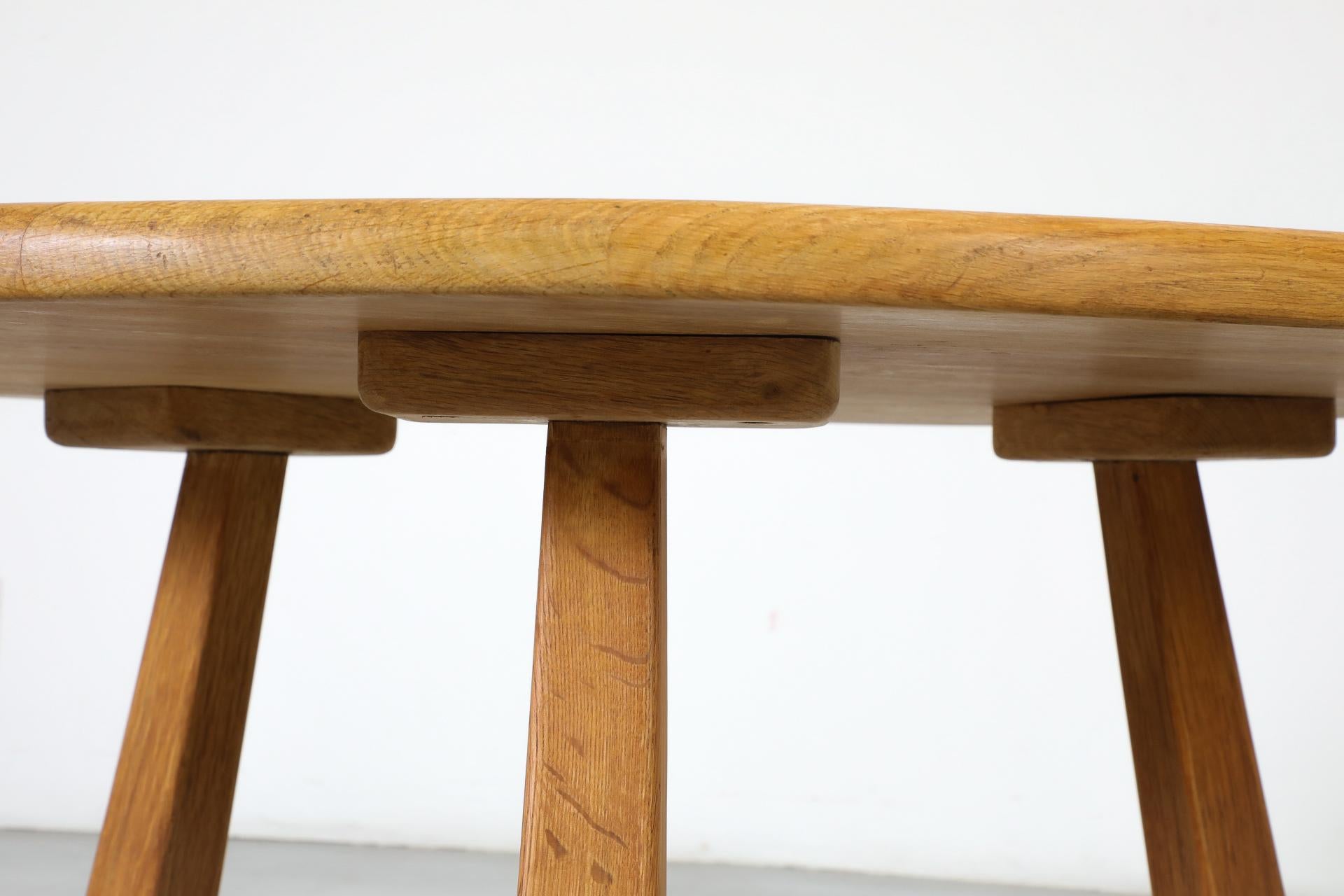 Table basse ou d'appoint en chêne du milieu du siècle dernier par Meubelfabriek Oisterwijk en vente 7