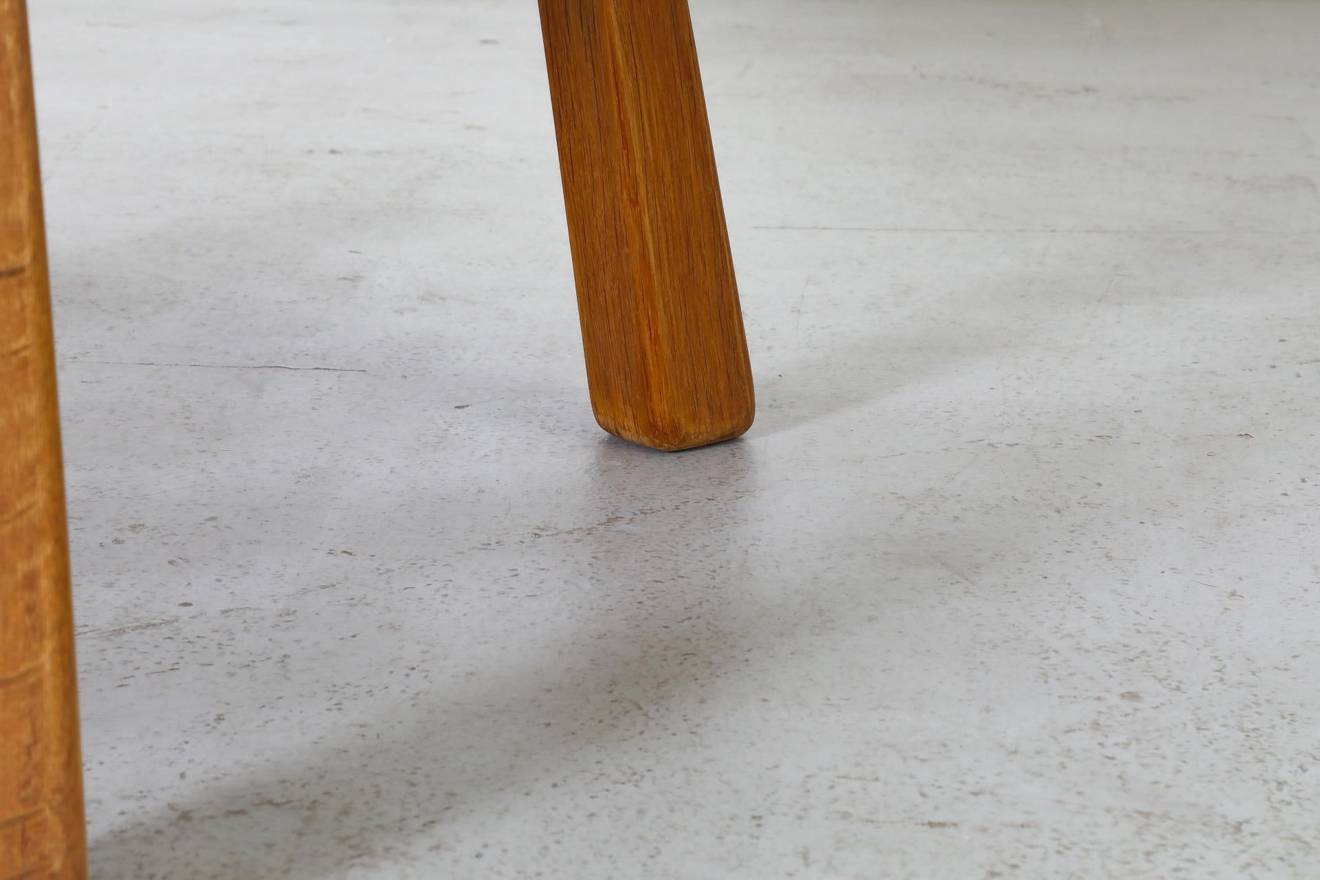 Table basse ou d'appoint en chêne du milieu du siècle dernier par Meubelfabriek Oisterwijk en vente 10