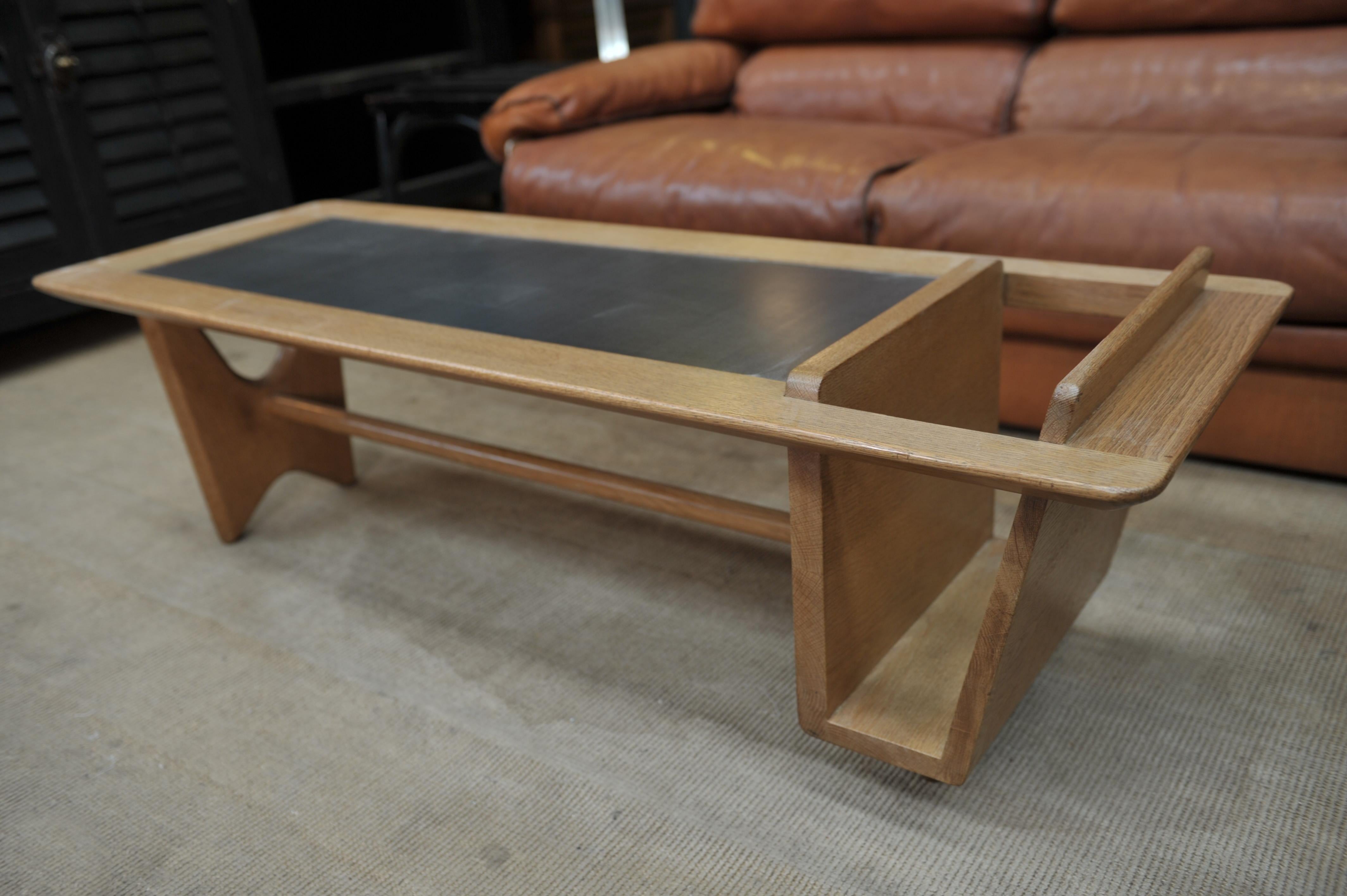 Midcentury Oak Coffee Table by Guillerme & Chambron for Votre Maison In Good Condition For Sale In Roubaix, FR