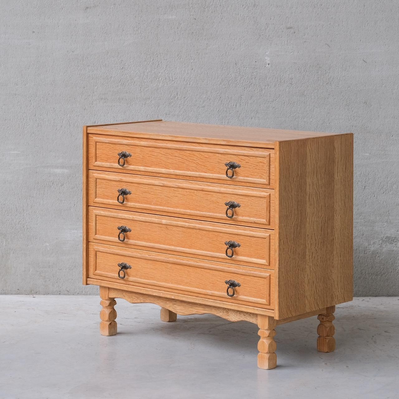 A single blonde oak chest of drawers.

Denmark, c1960s.

Four drawers with dual handles, with elegant carved base.

Good vintage condition, some scuffs and wear commensurate with age.

Internal Ref: 5/9/23/023.

Location: Belgium