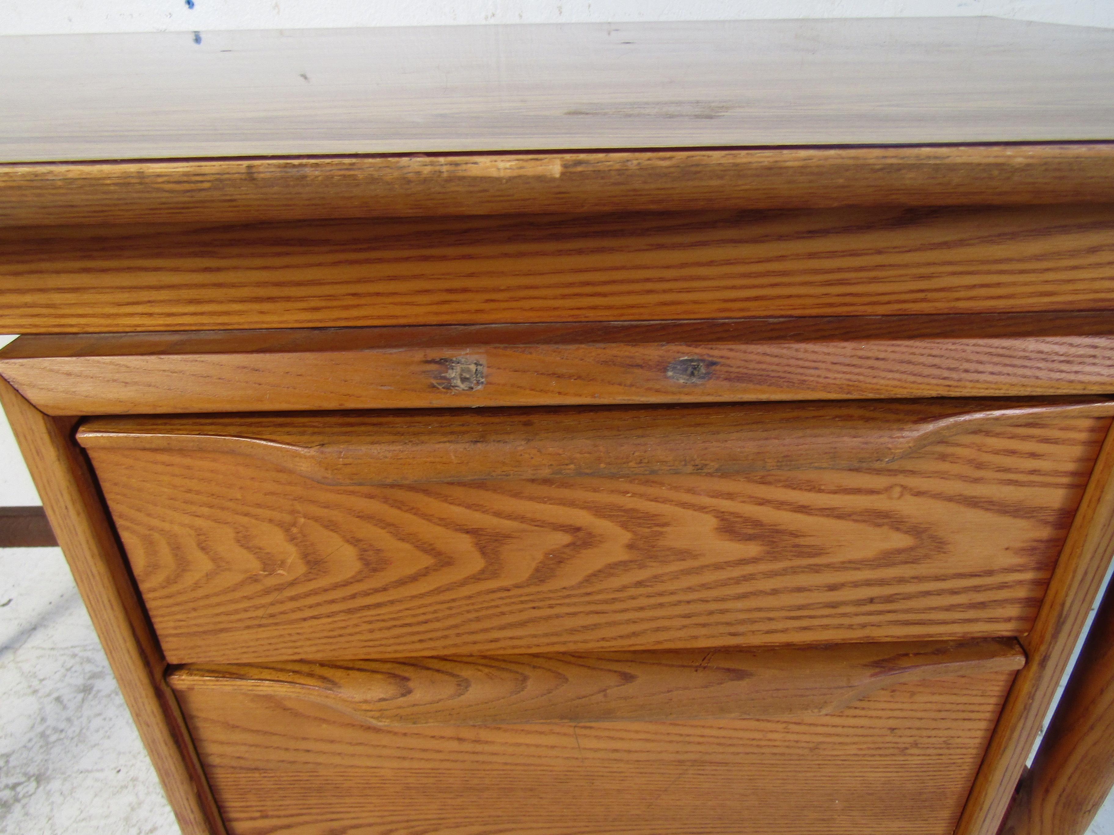 20th Century Midcentury Oak Desk by Heywood Wakefield