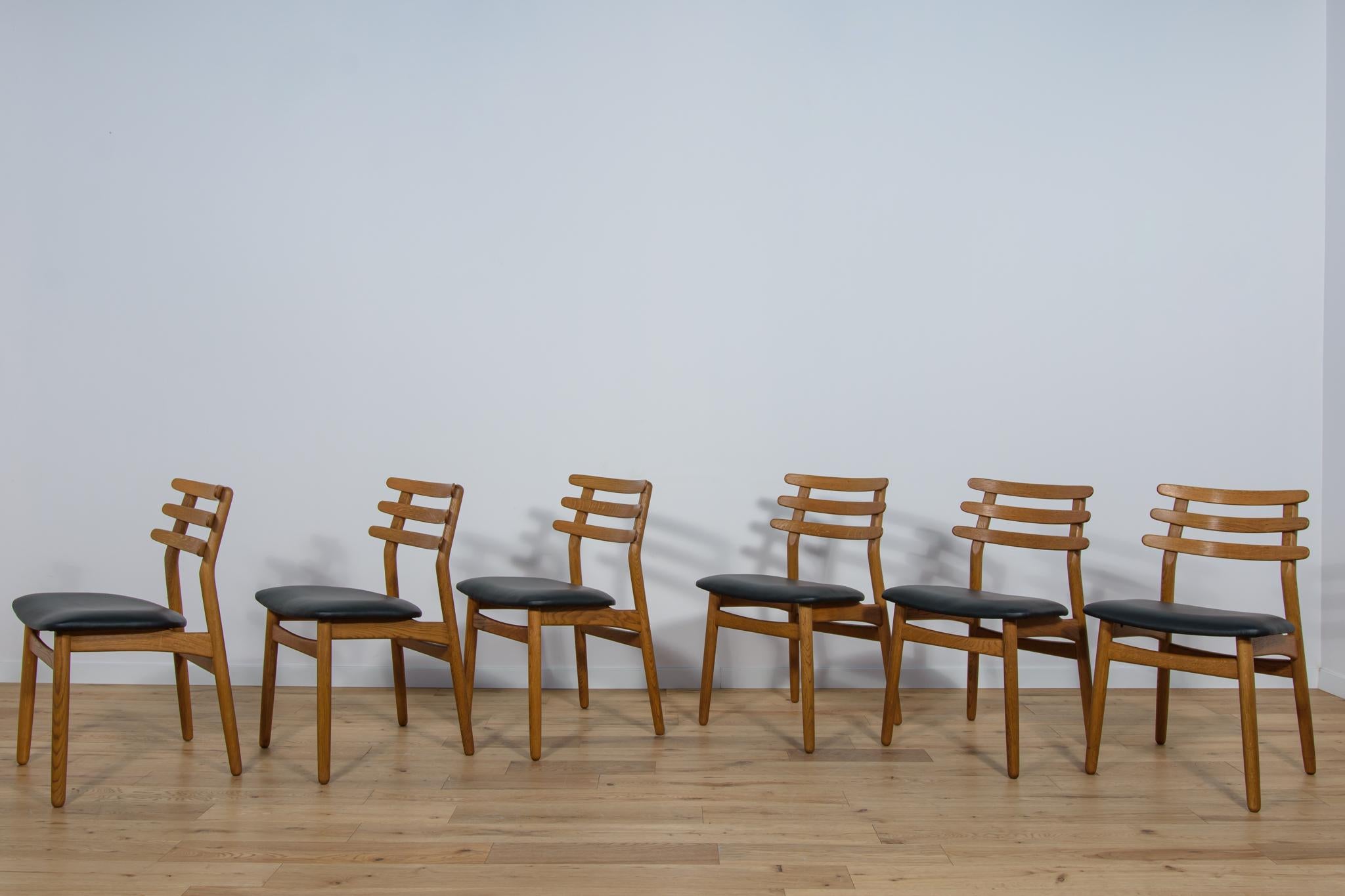 Travail du bois Chaises de salle à manger en Oak du milieu du siècle par Poul Volther pour AM Mobler , Danemark, années 1960  en vente