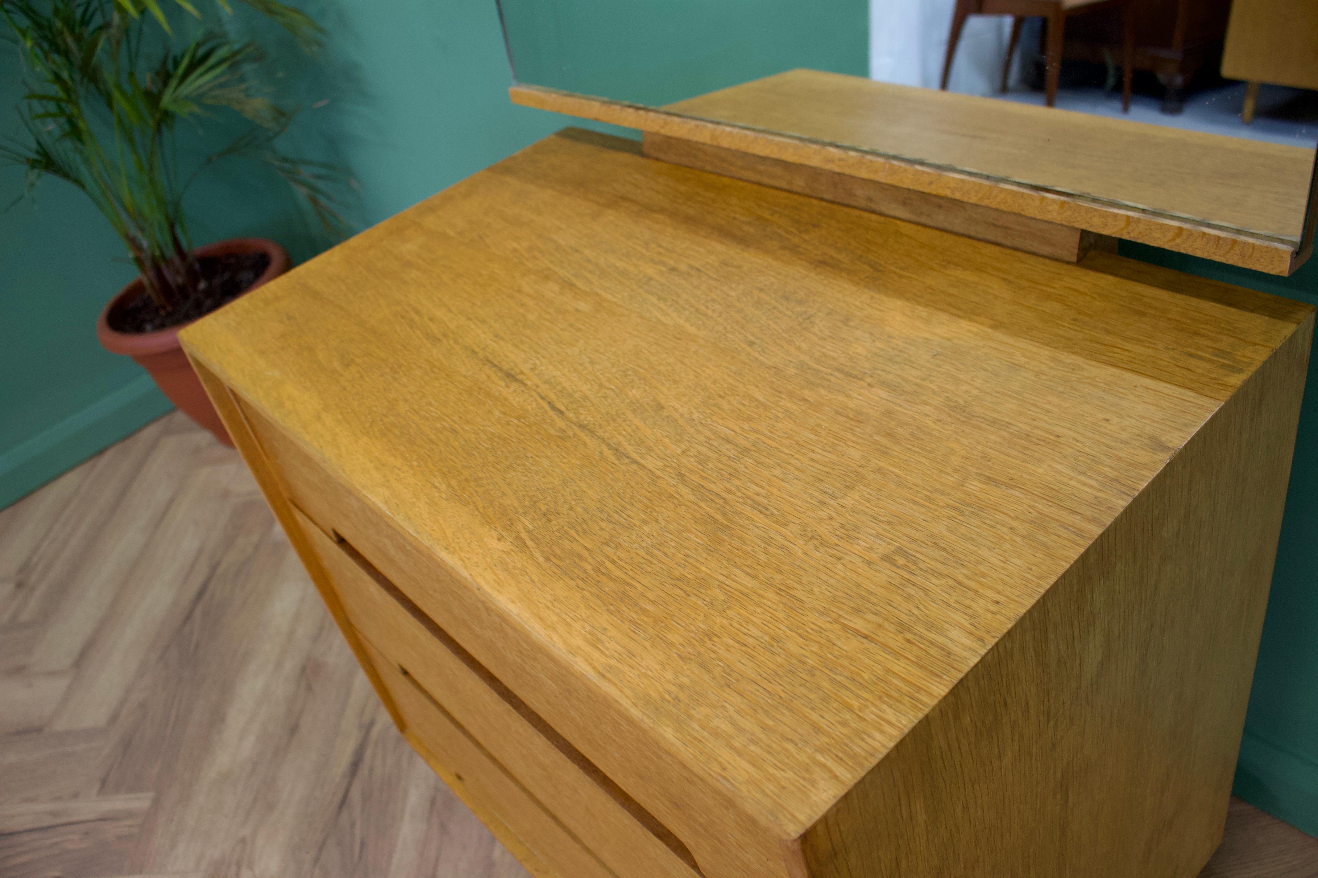 Midcentury Oak Dressing Chest of Drawers by John & Sylvia Reid for Stag, 1950s In Good Condition In South Shields, GB