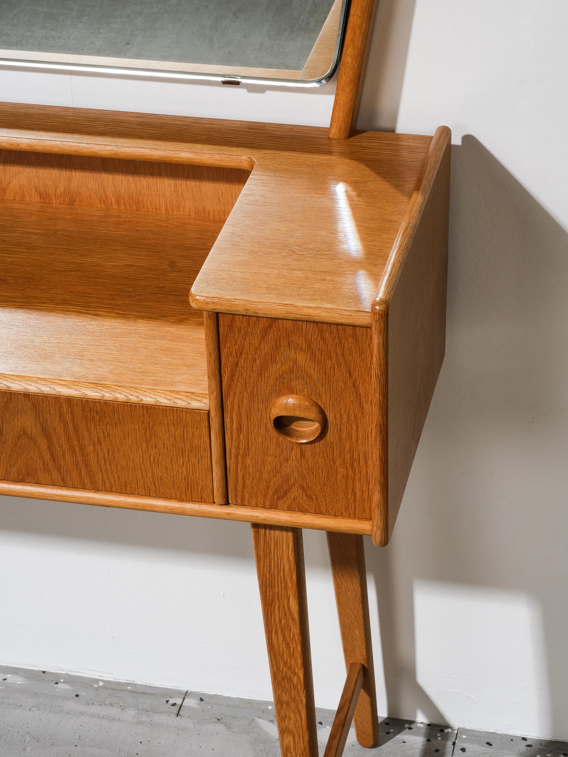 Norwegian Mid-Century Oak Dressing Table by Talgø Møbler, Norway, 1950s
