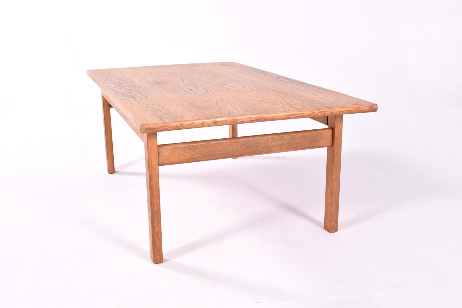 Mid-Century Modern Table basse en chêne du milieu du siècle dernier de Hans Wegner pour GETAMA en vente
