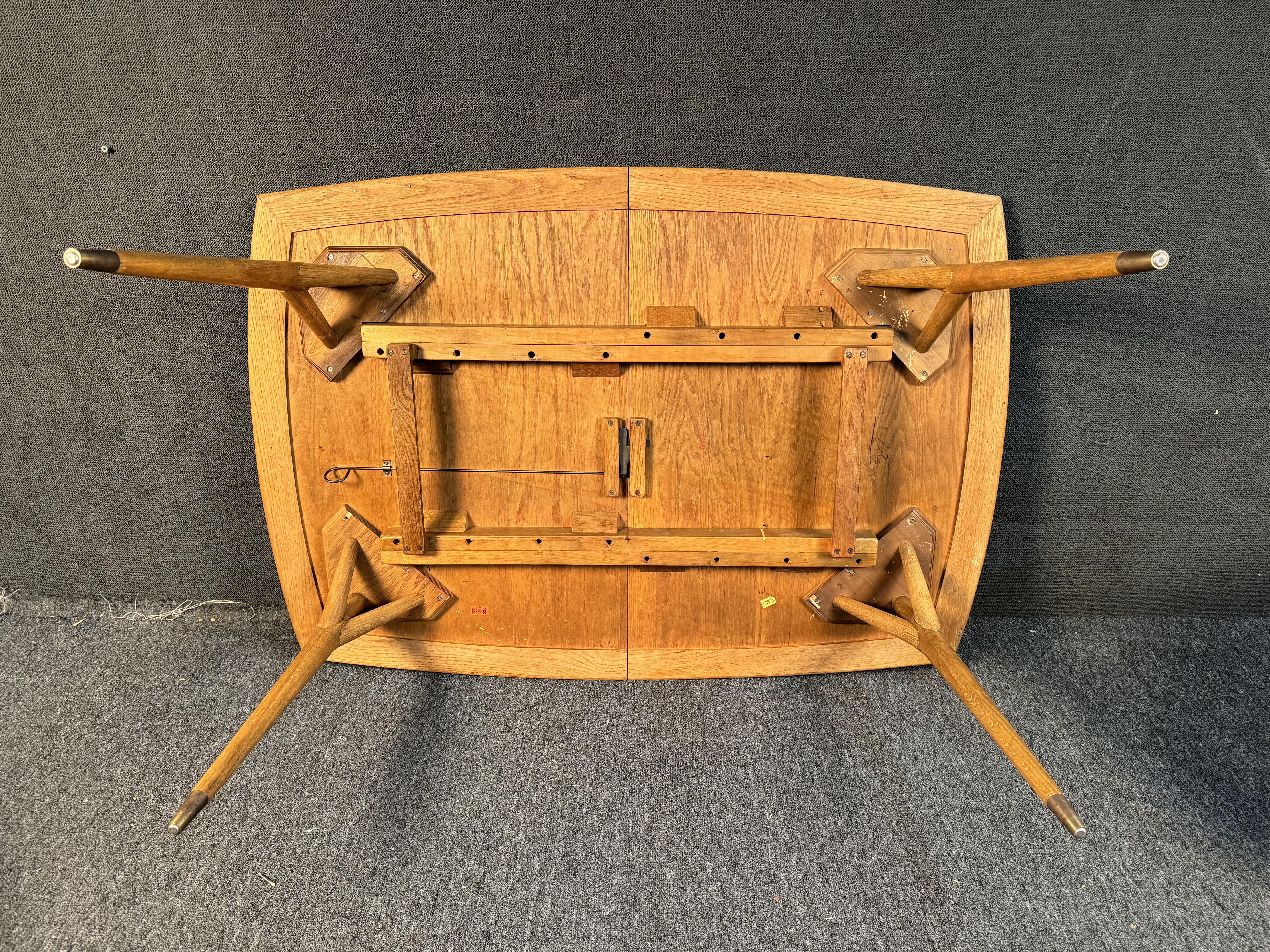 Table de salle à manger en Oak Oak du milieu du siècle par Jack Van Der Molen en vente 9