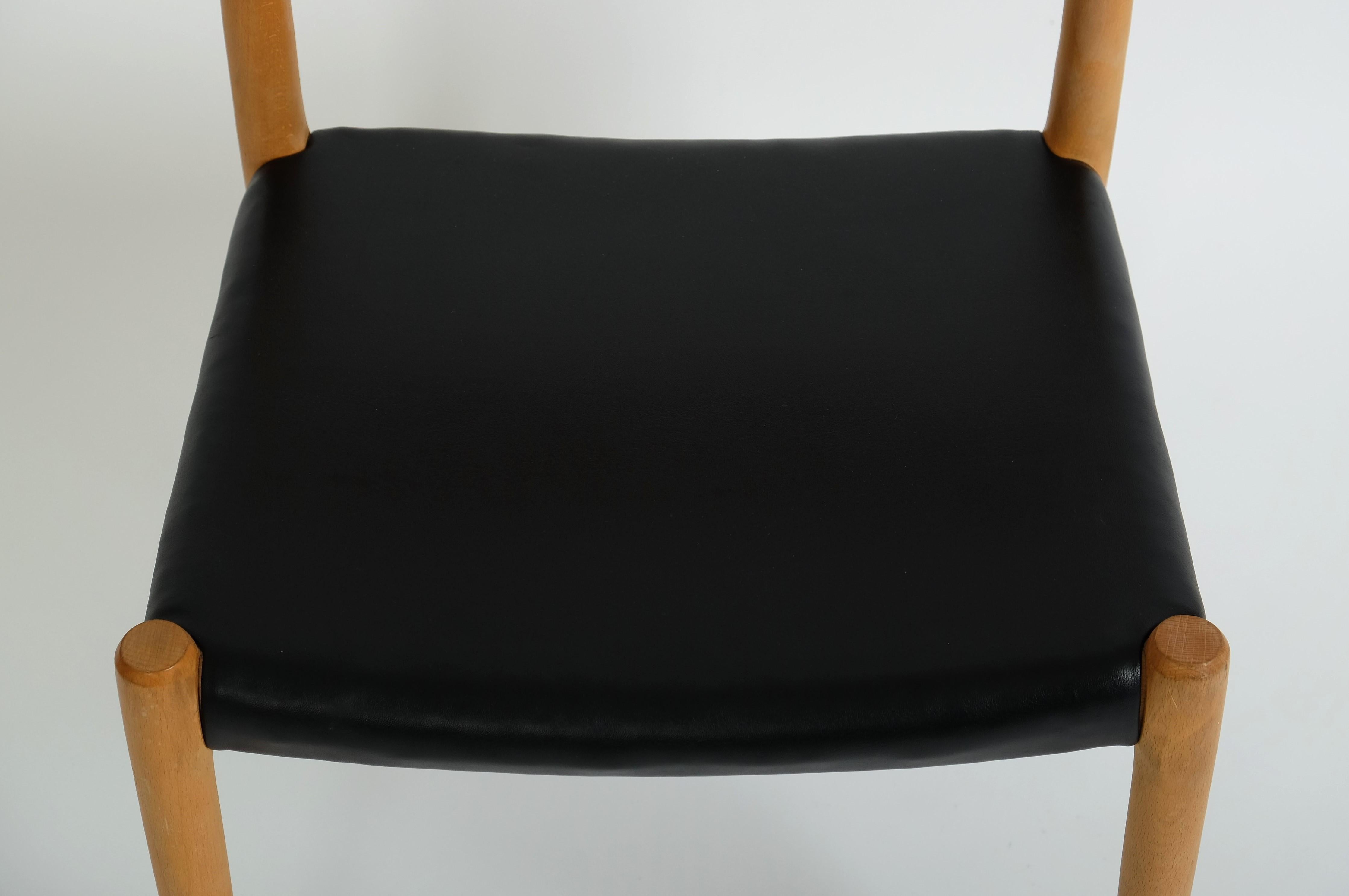 Mid-Century Beech Leather Dining Chair No. 75 by Niels O. Möller for J.L. Möller In Good Condition For Sale In München, BY