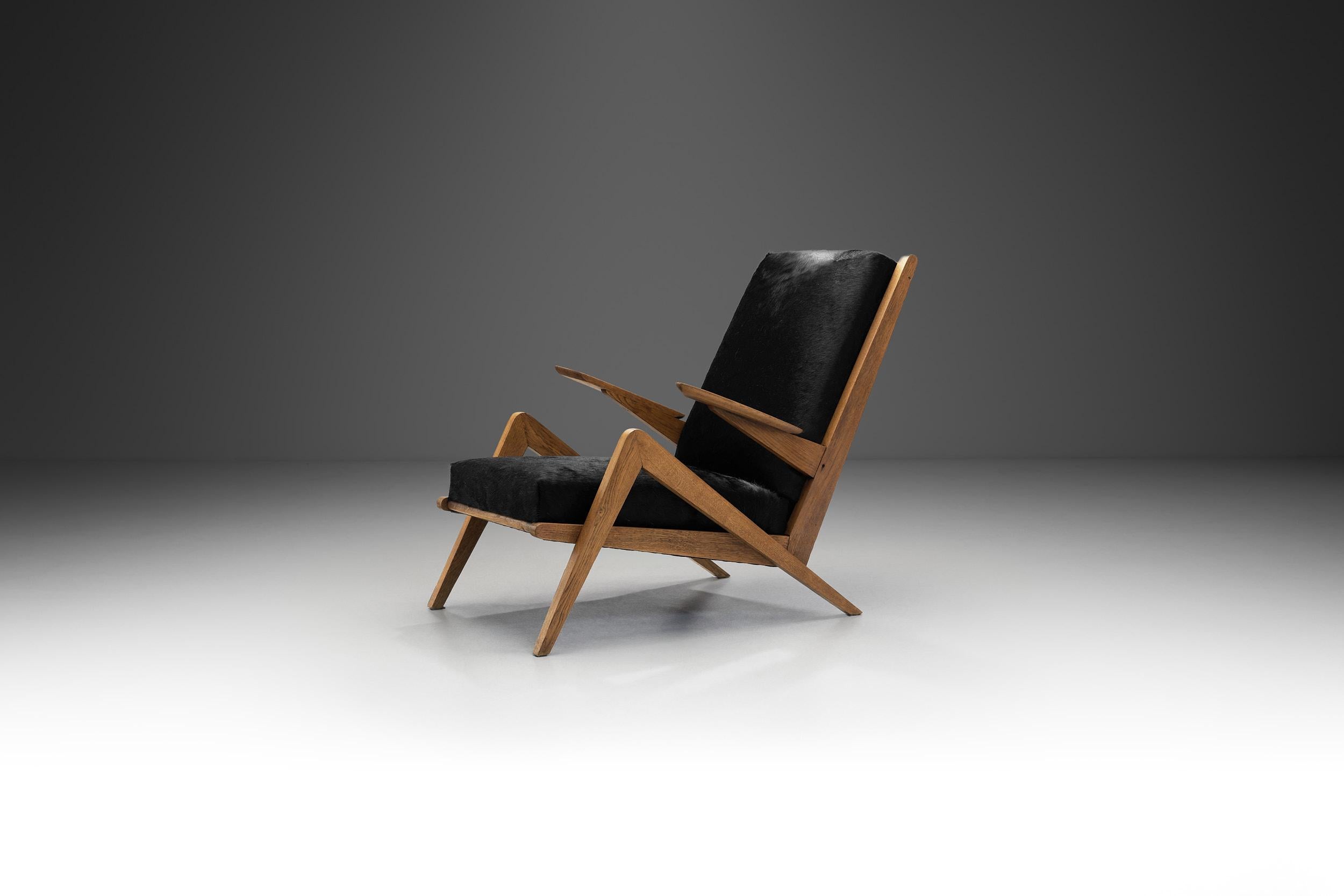 This low lounge chair embodies the essence of mid-century modern design, seamlessly blending natural elegance with practical comfort. Standing as a timelessly beautiful piece, this chair showcases the mastery and skill of French