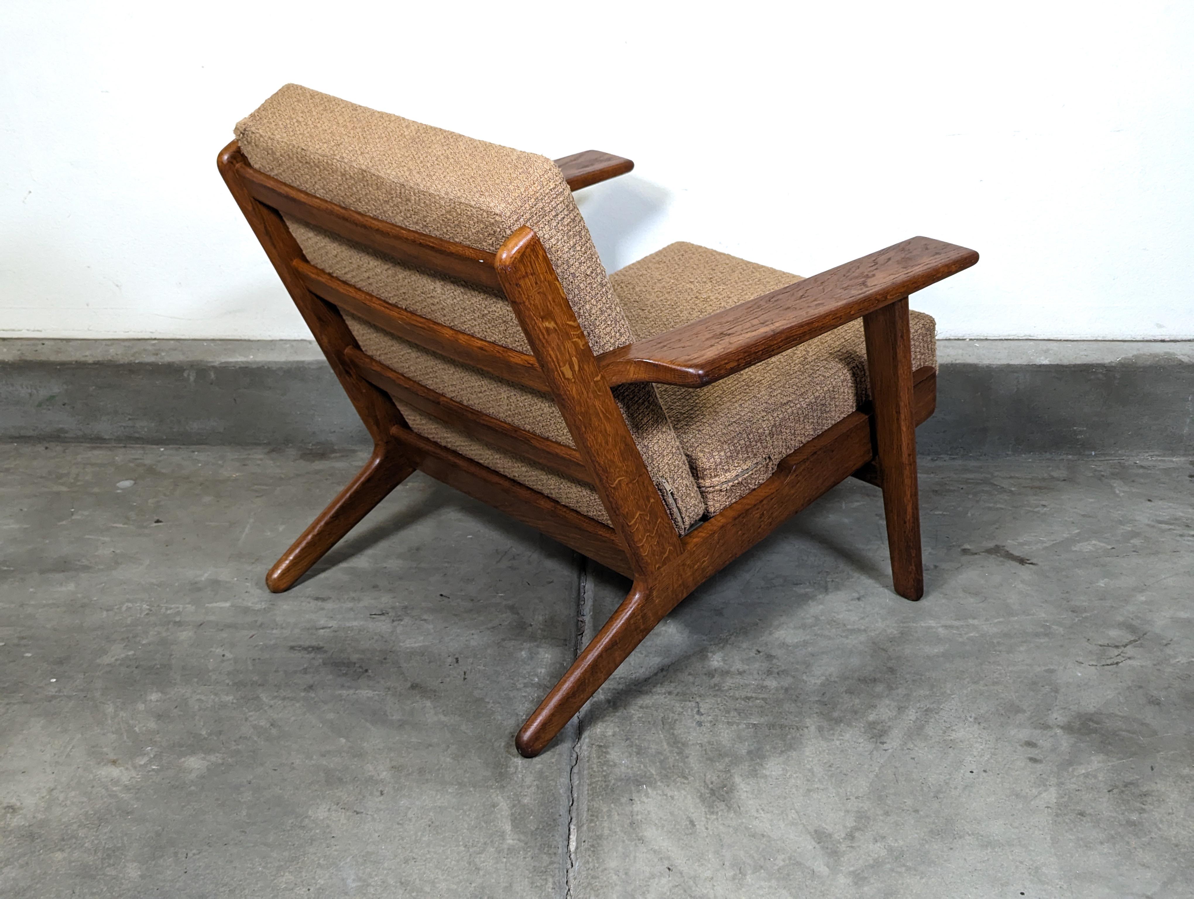 Mid Century Oak Lounge Chair by Hans Wegner for GETAMA GE-290, Denmark, 1960s In Good Condition For Sale In Chino Hills, CA