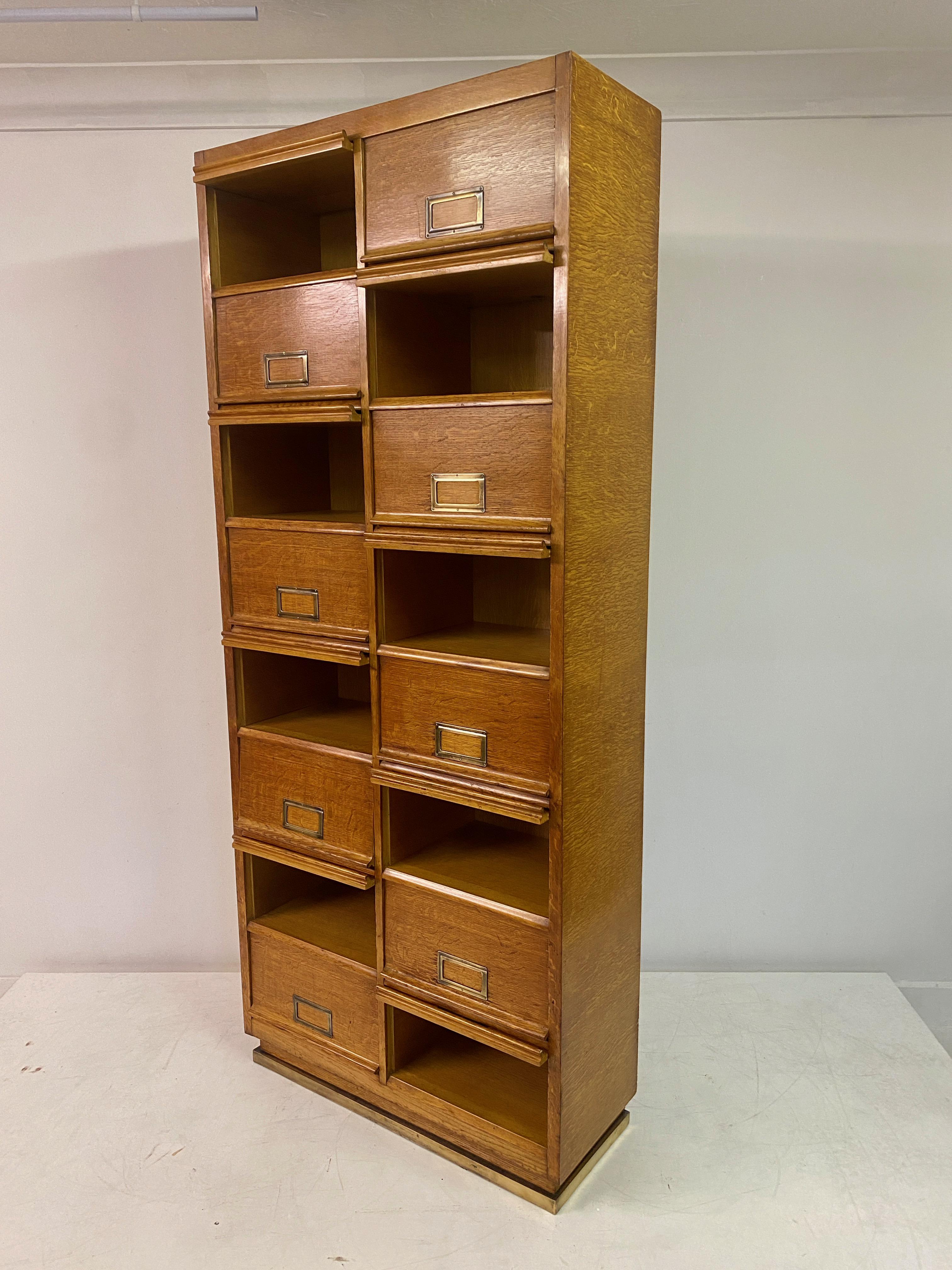 Mid Century Oak Multi Drawer Cabinet im Angebot 3