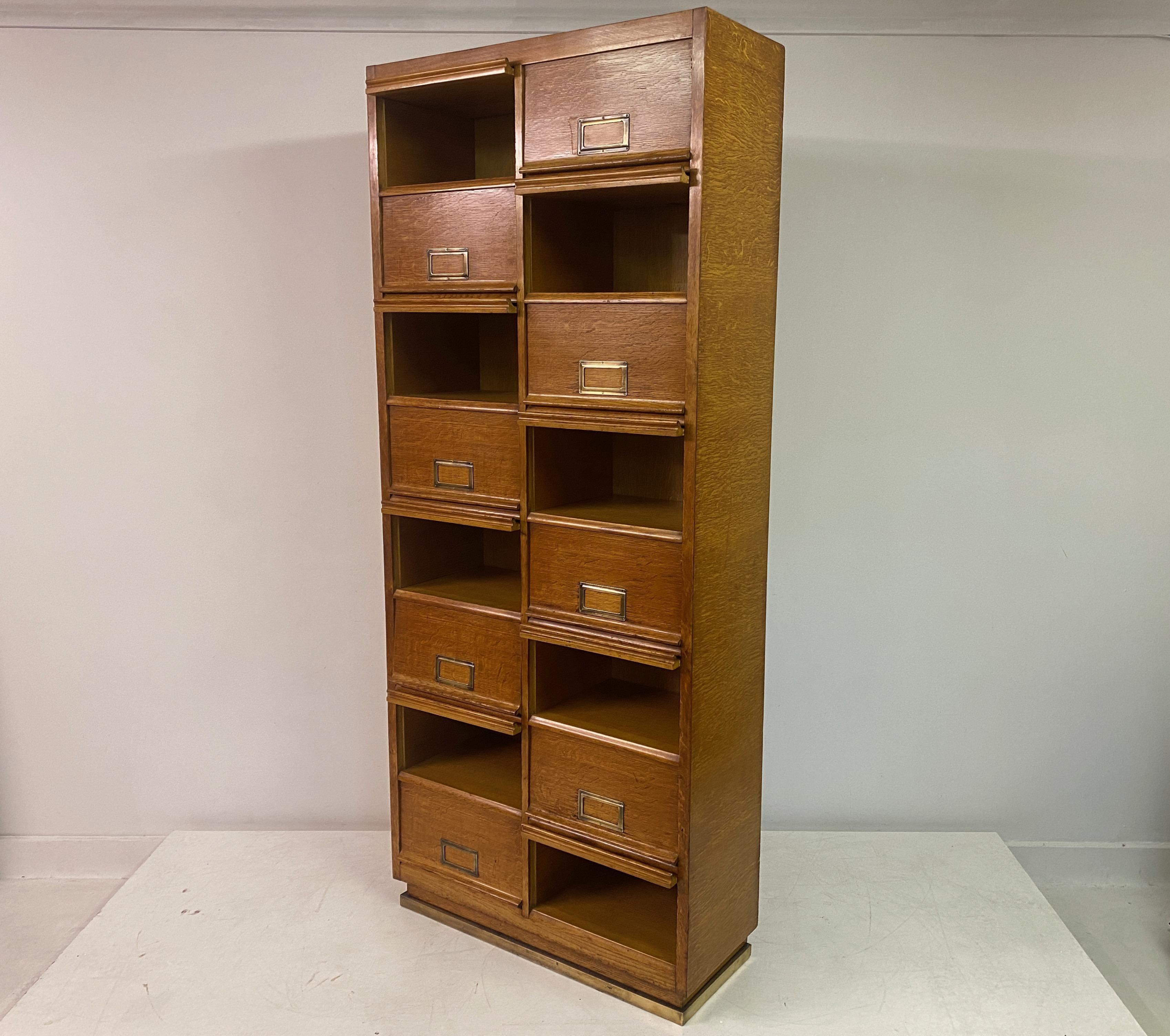 Mid Century Oak Multi Drawer Cabinet im Angebot 4
