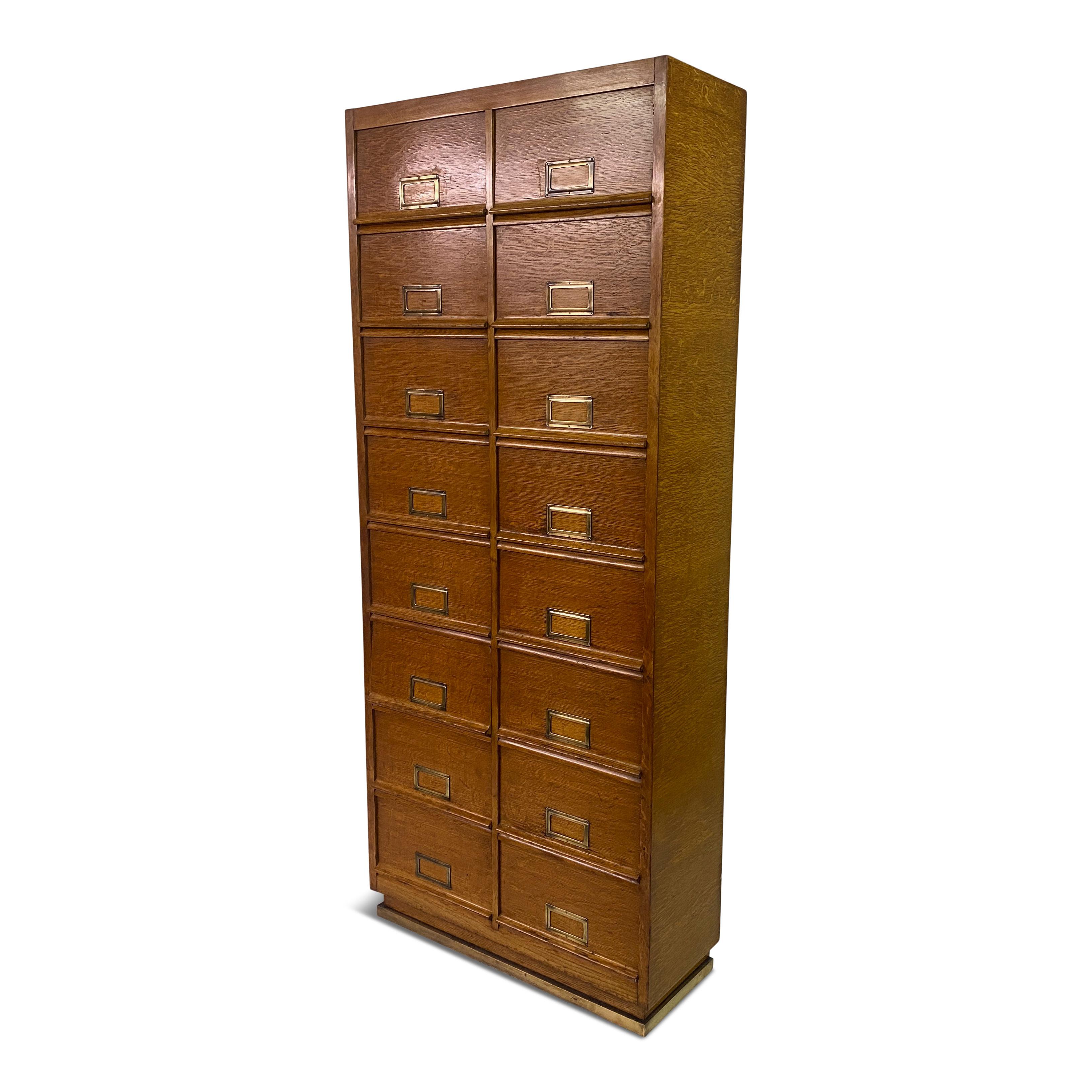 Mid Century Oak Multi Drawer Cabinet im Angebot 10