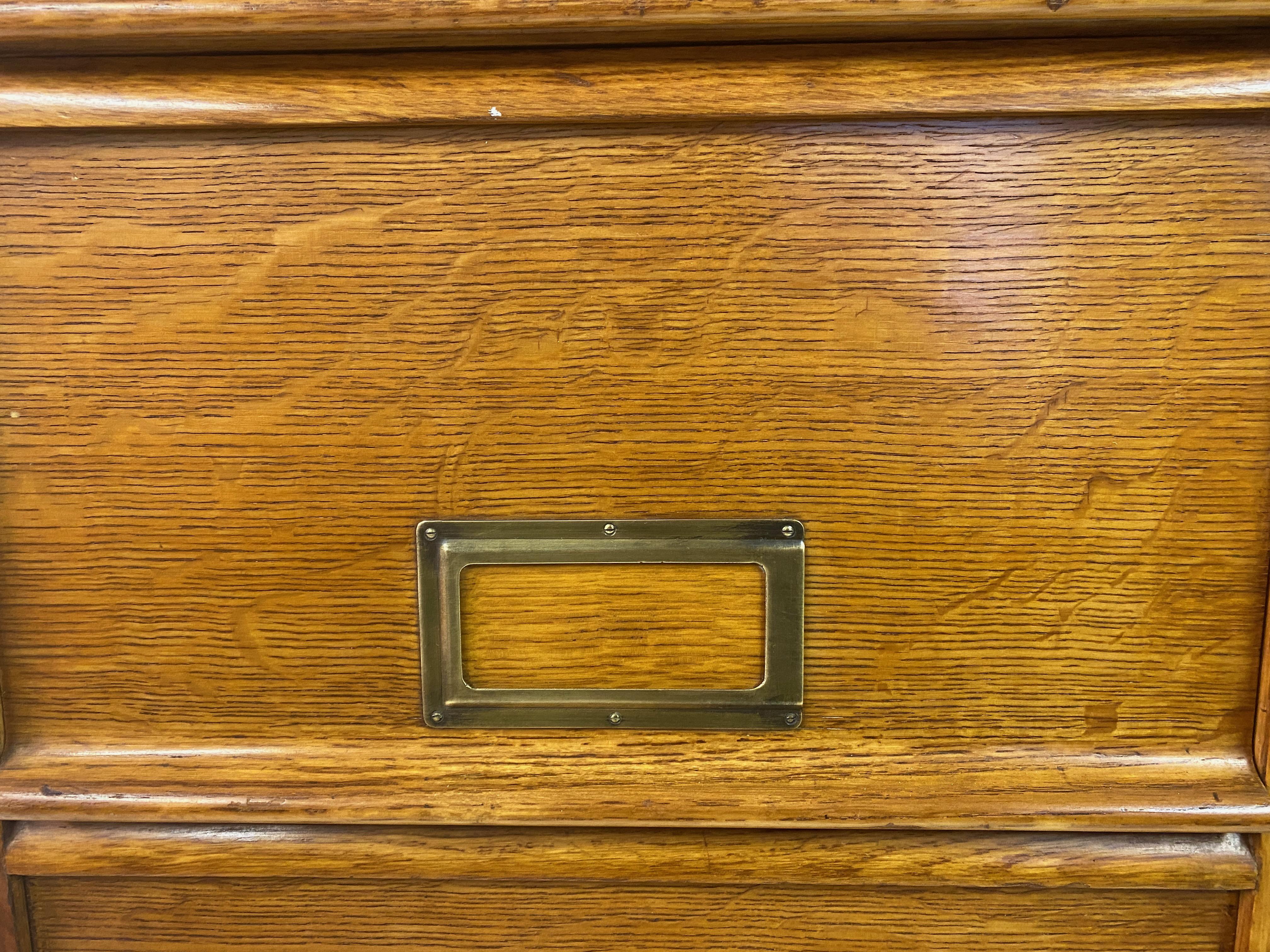 Mid Century Oak Multi Drawer Cabinet im Zustand „Gut“ im Angebot in London, London