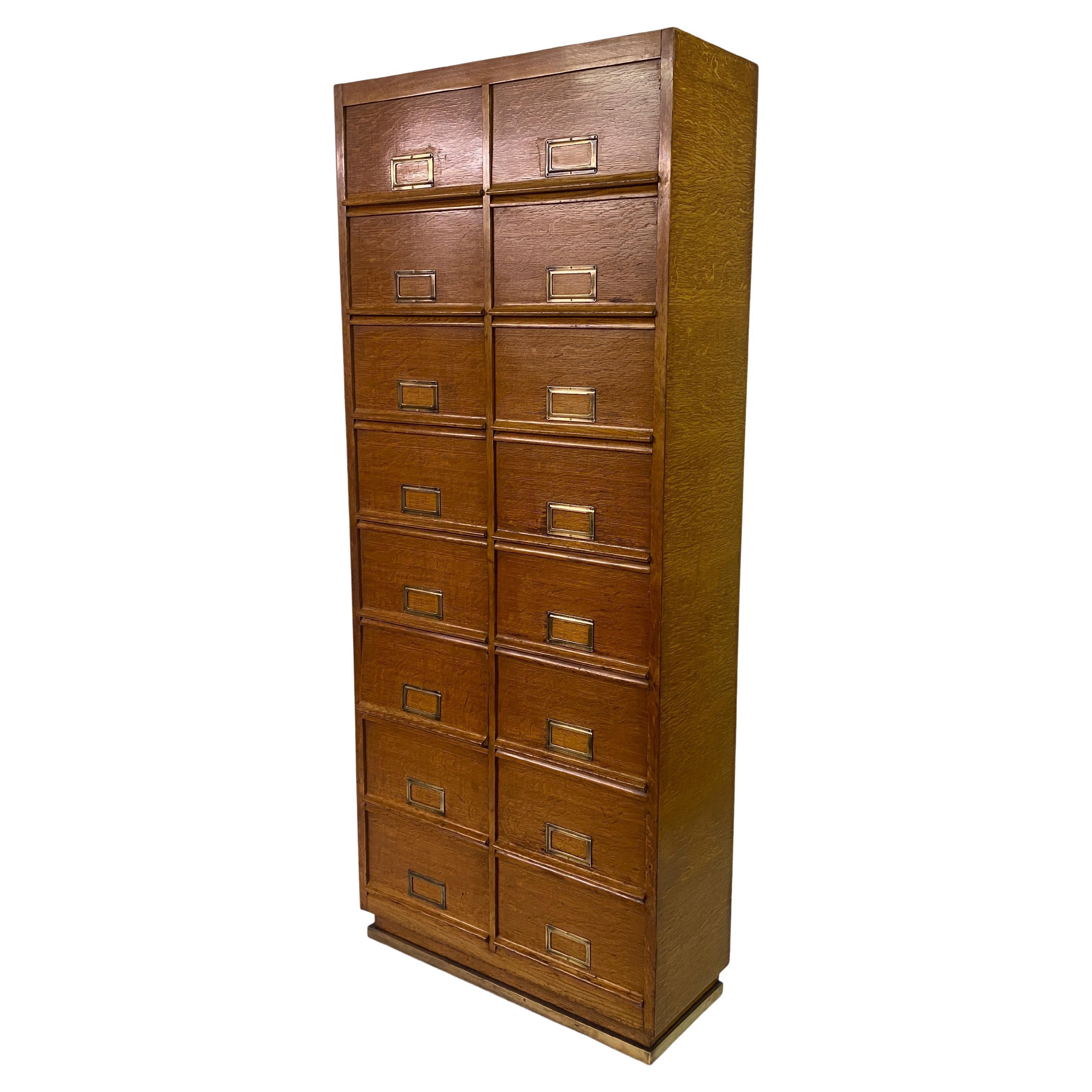 Mid Century Oak Multi Drawer Cabinet im Angebot