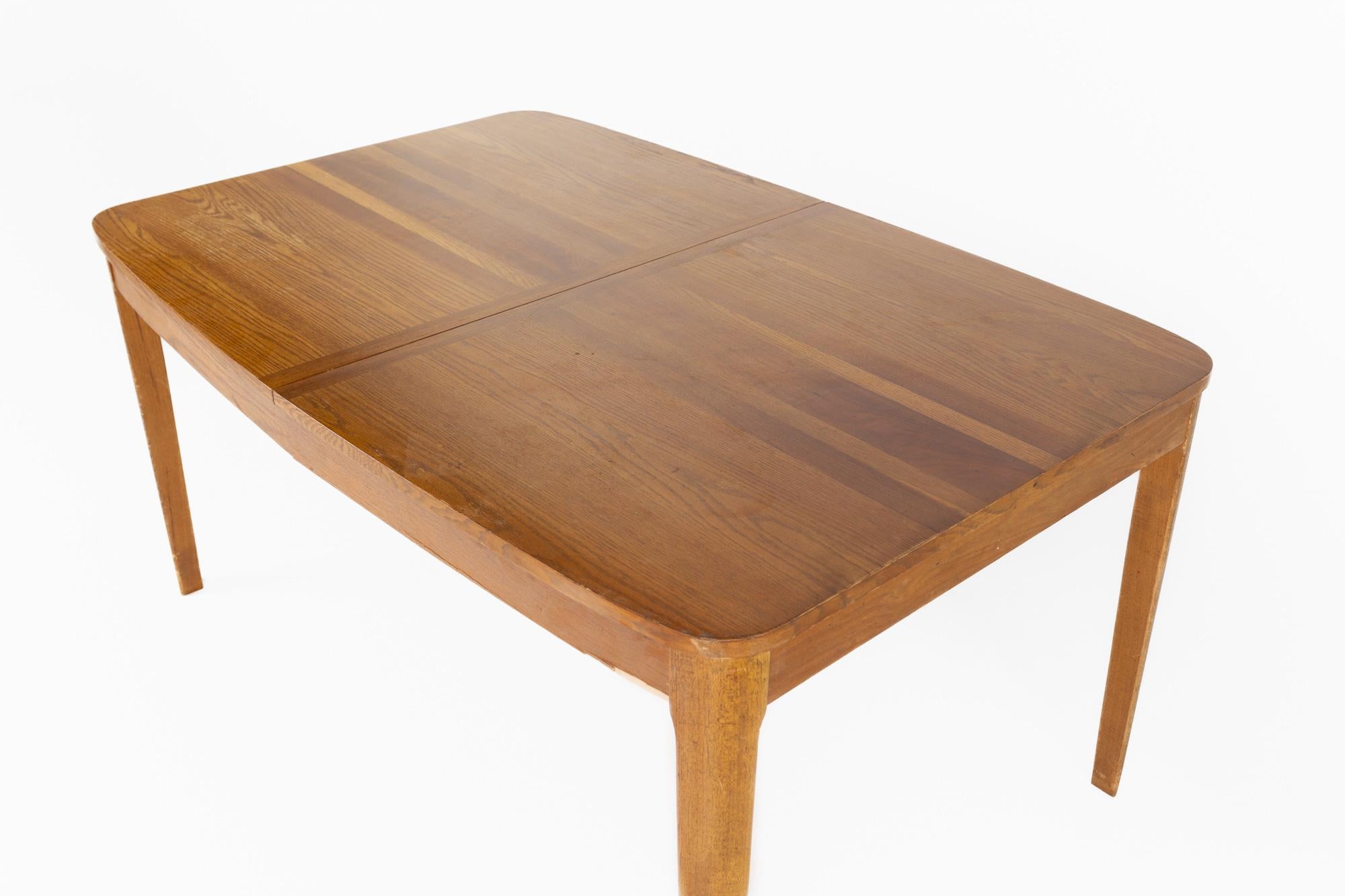 Mid Century Oak Rosewood and Walnut Expanding Dining Table In Good Condition For Sale In Countryside, IL