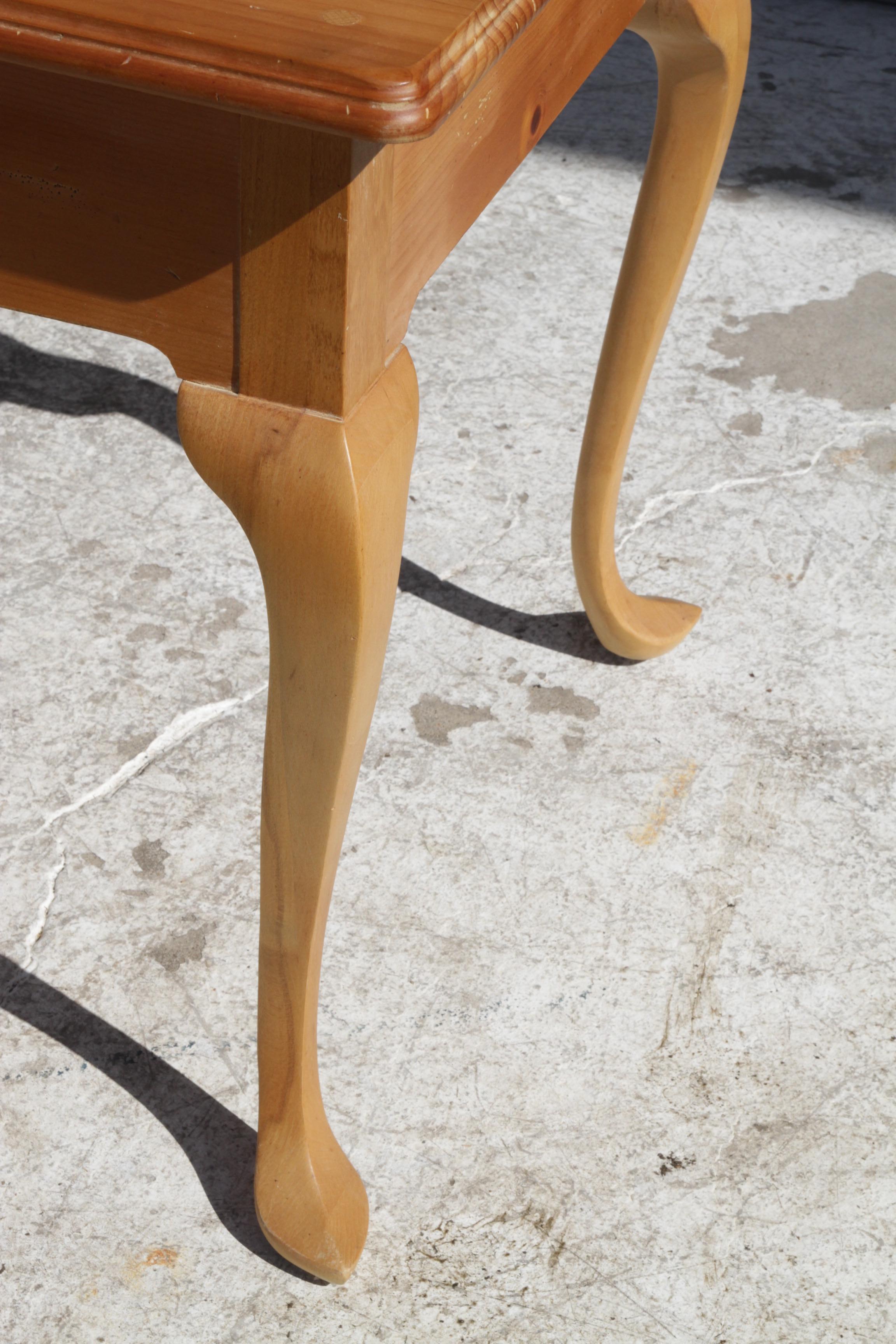 Queen Anne Style Pine Single Drawer side table 1970's For Sale 1
