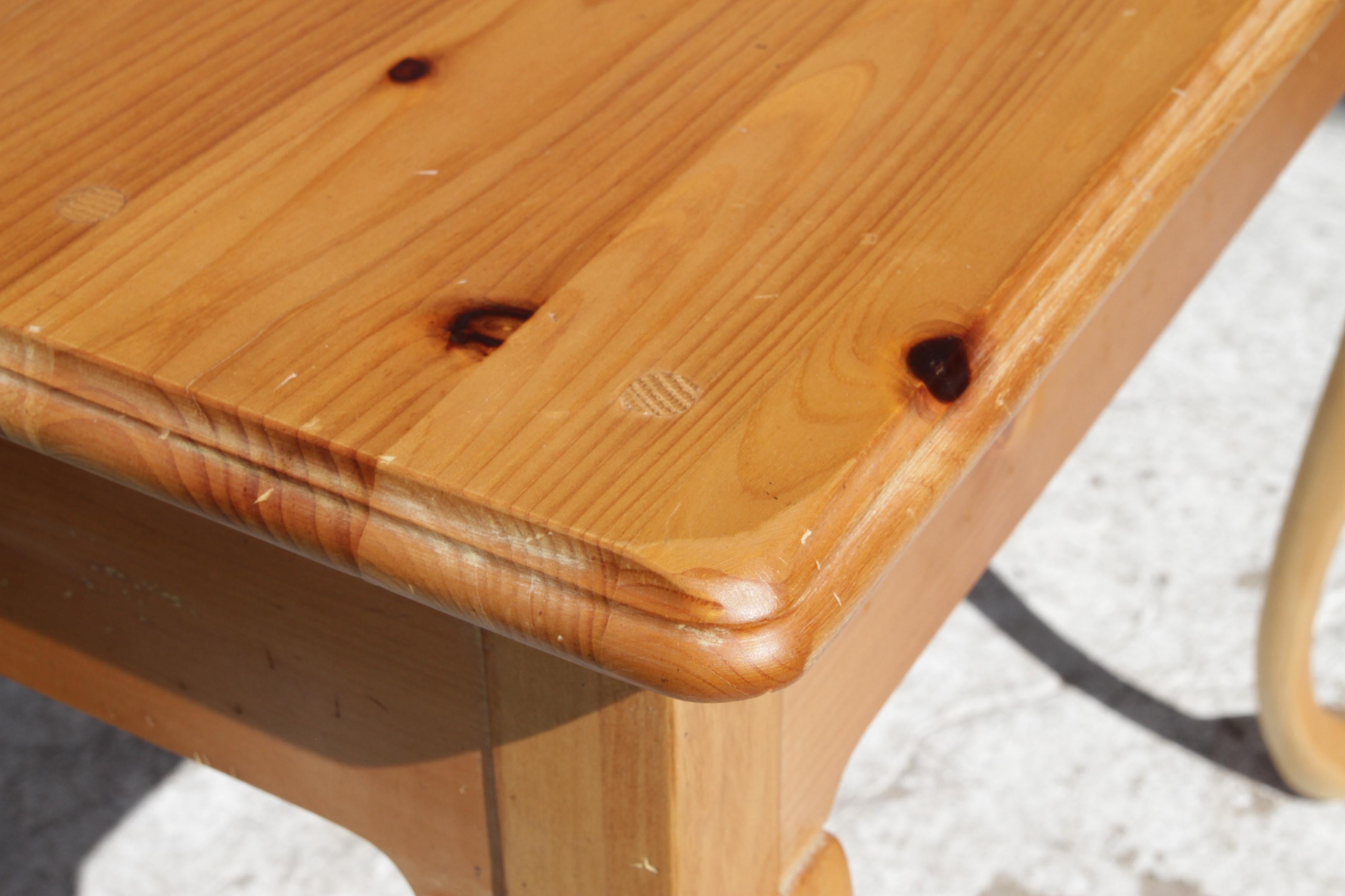 Queen Anne Style Pine Single Drawer side table 1970's For Sale 2
