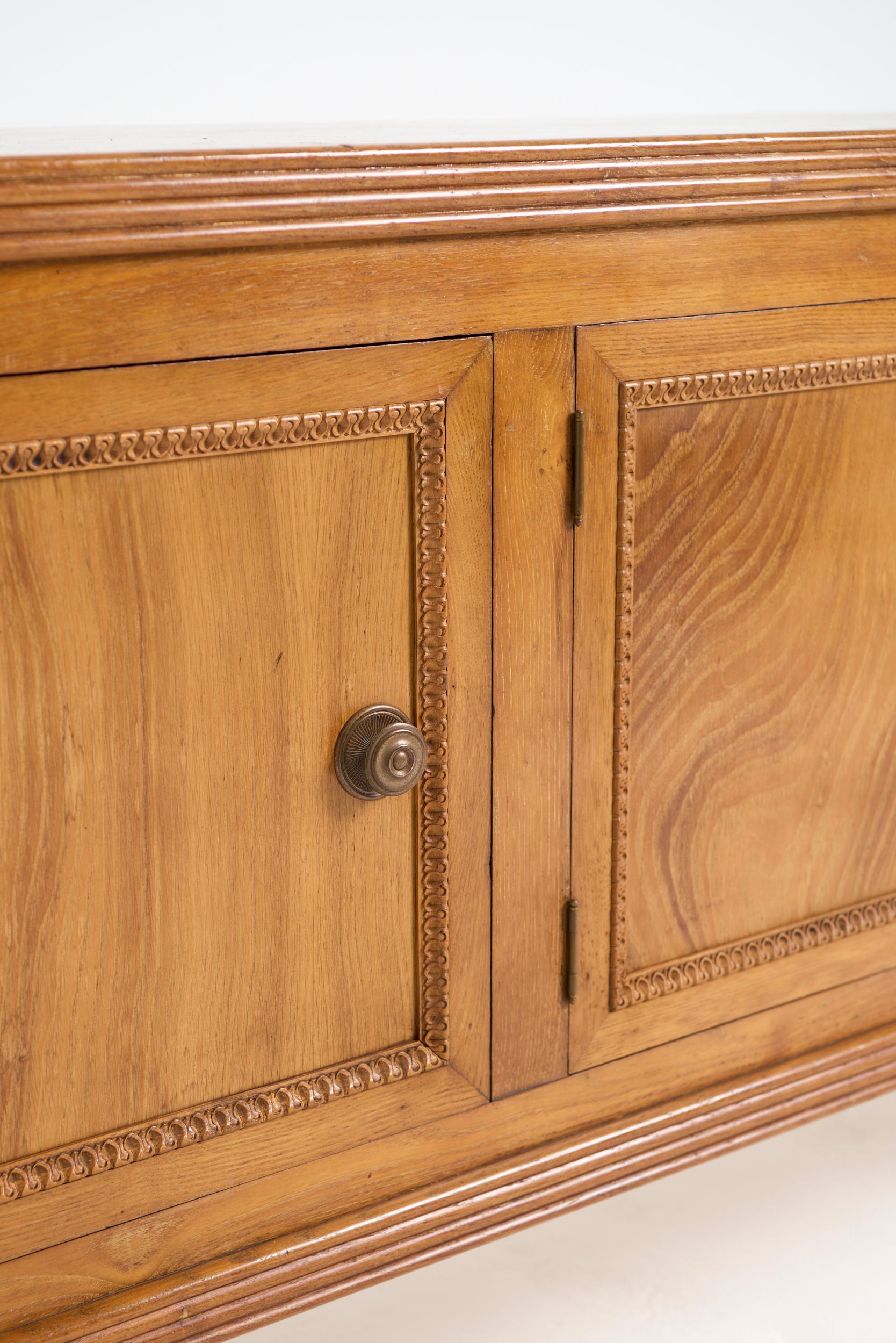Mid-Century Eiche Sideboard im Angebot 3