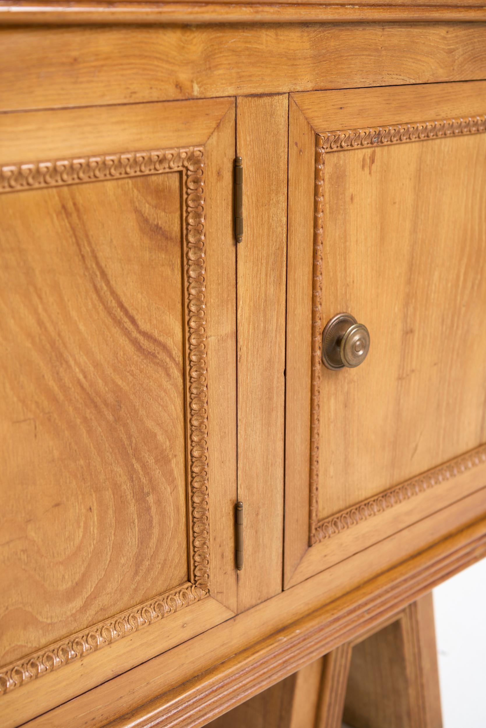 Mid-Century Eiche Sideboard im Zustand „Gut“ im Angebot in London, GB