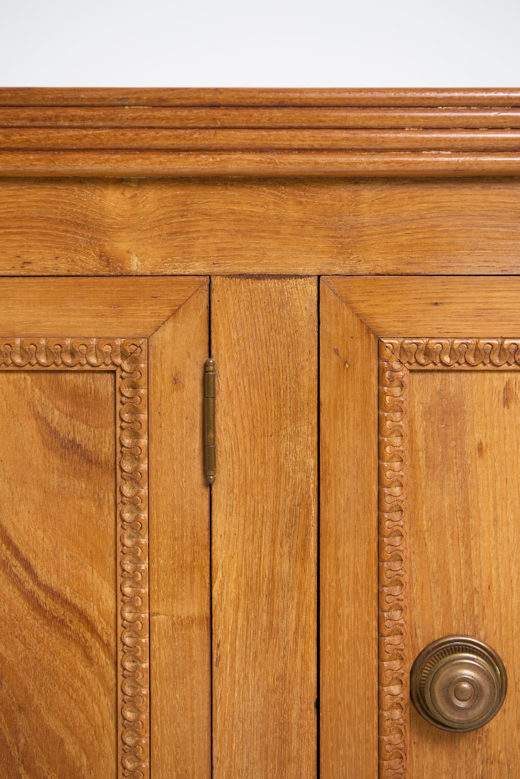 Mid-Century Eiche Sideboard im Angebot 1