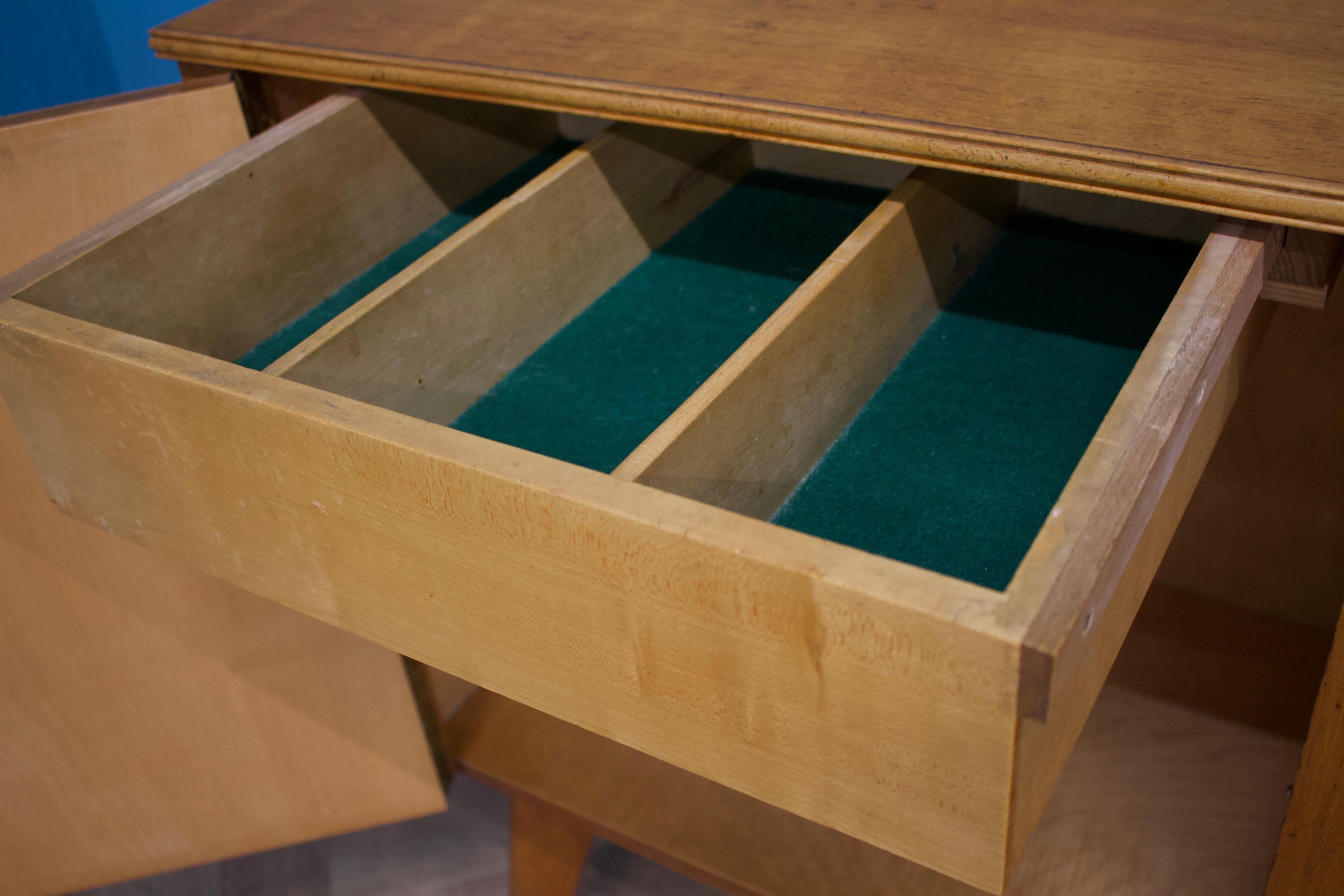 Mid Century Oak Sideboard from Morris of Glasgow, 1950s 1