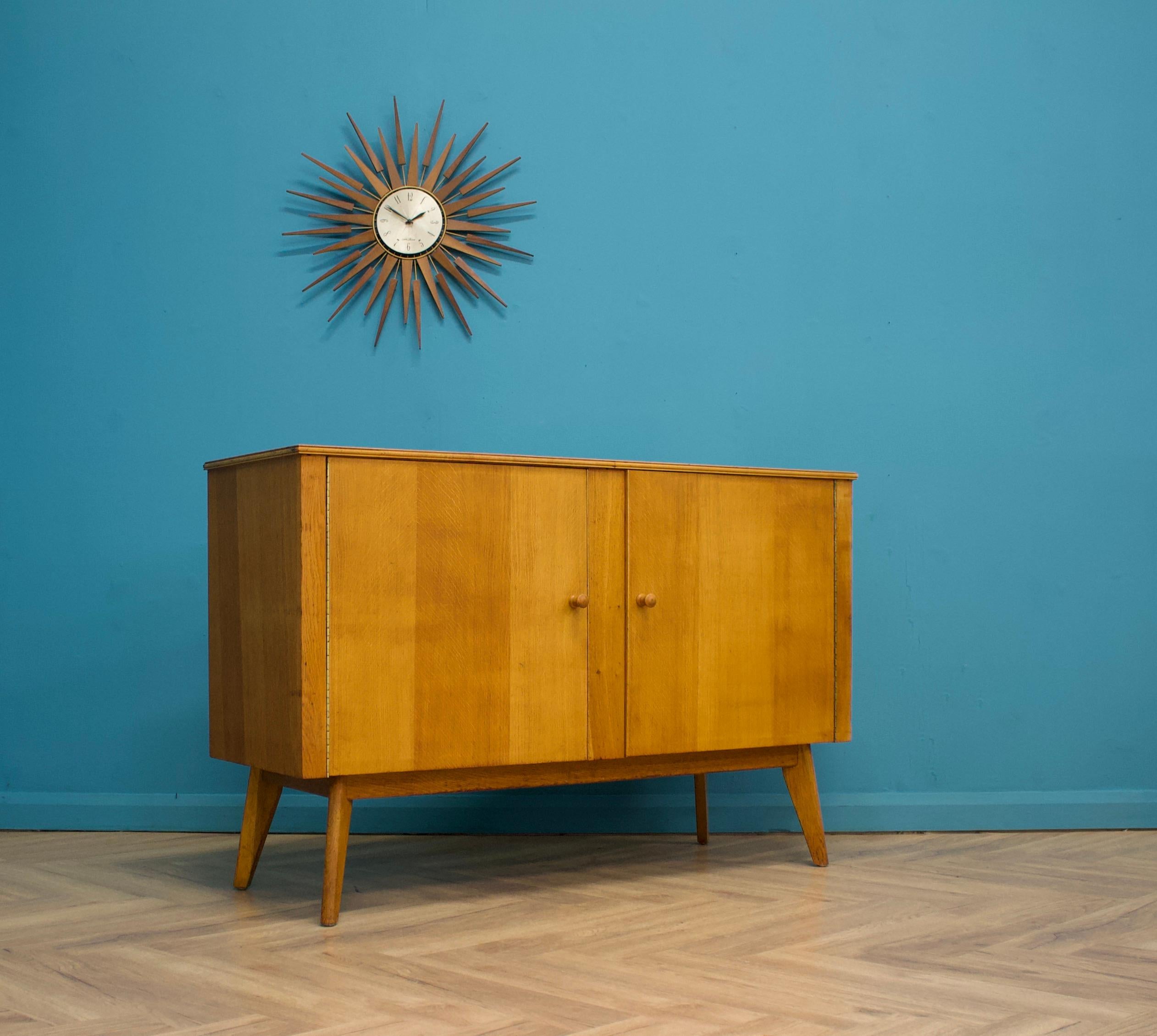Mid Century Oak Sideboard from Morris of Glasgow, 1950s 2