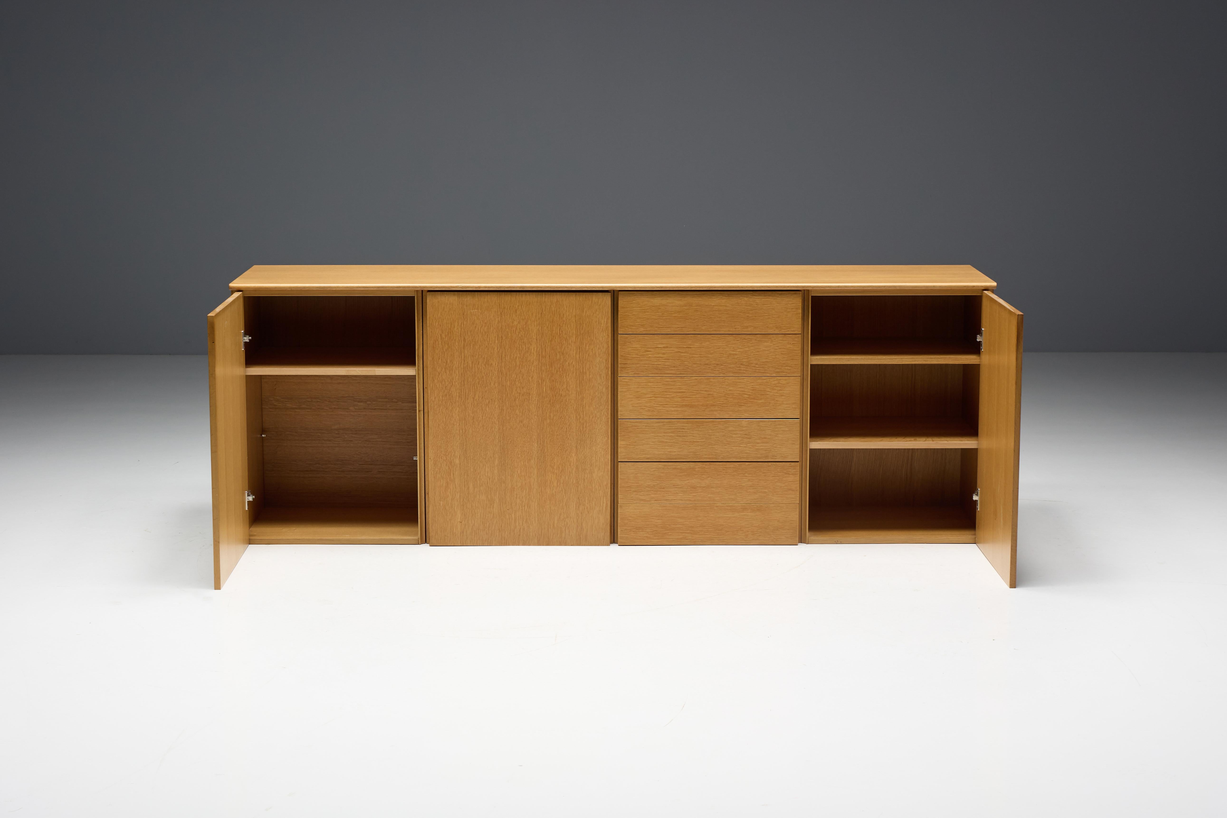 Mid-Century Eiche Sideboard, Skandinavien, 1960er Jahre (Moderne der Mitte des Jahrhunderts) im Angebot