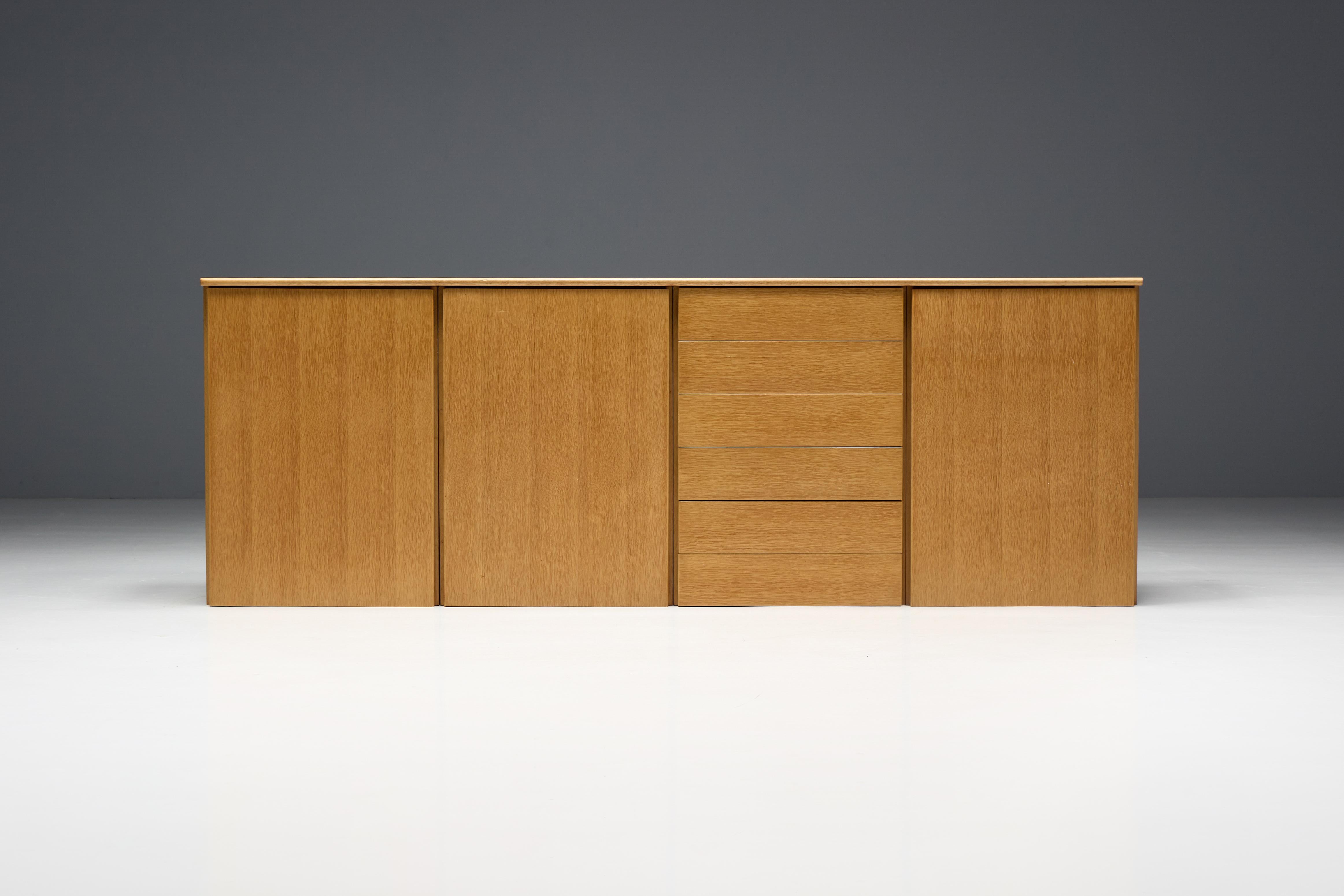 Mid-Century Eiche Sideboard, Skandinavien, 1960er Jahre im Zustand „Hervorragend“ im Angebot in Antwerp, BE