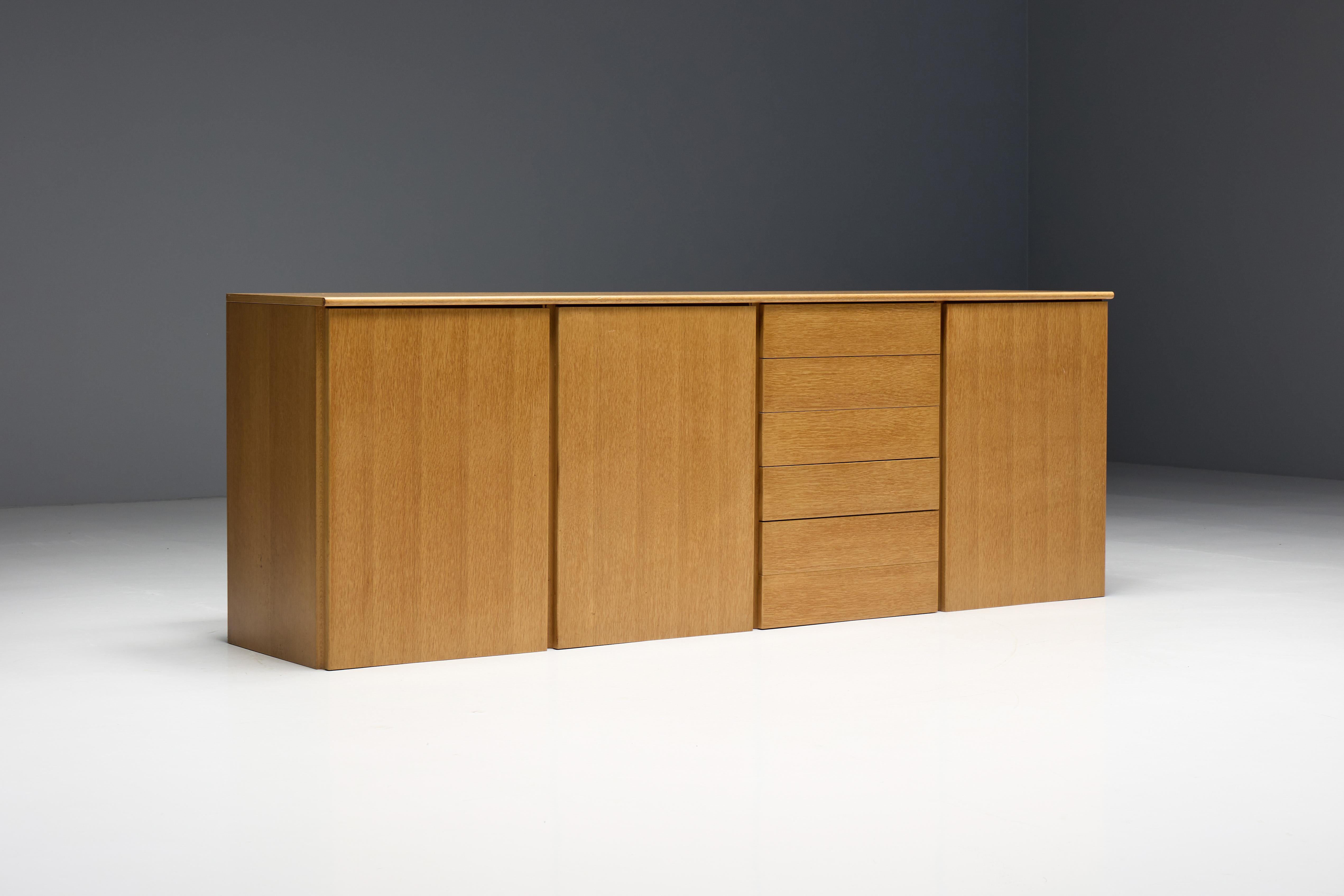 Mid-Century Eiche Sideboard, Skandinavien, 1960er Jahre (Mitte des 20. Jahrhunderts) im Angebot
