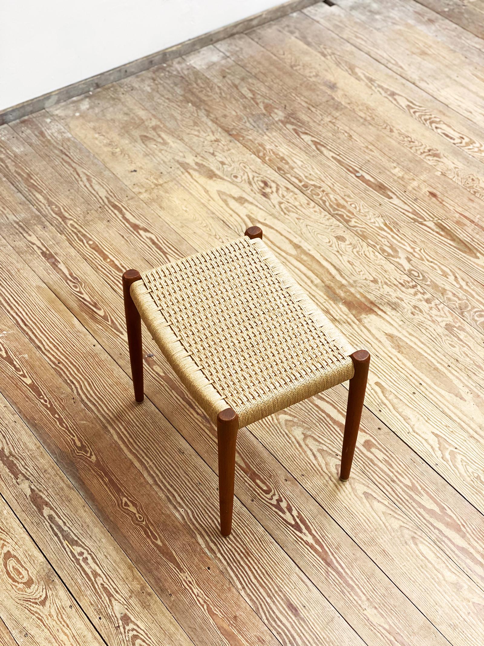 Hand-Carved Mid-Century Oak Stool Model 80a by Niels O. Møller for J. L. Moller