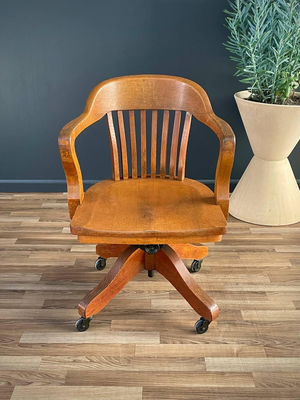 Mid-Century Oak Swivel Office Desk Chair In Good Condition In Los Angeles, CA