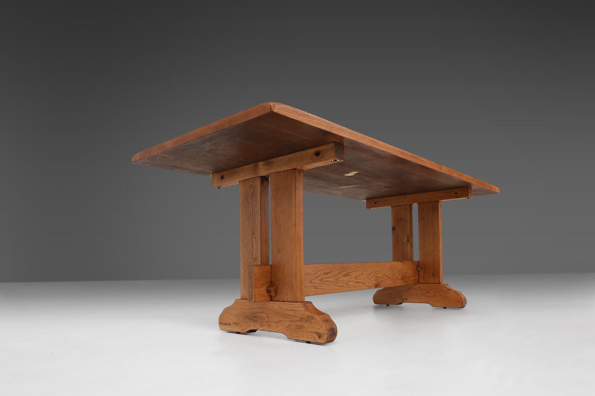 Eichenholztisch aus der Mitte des Jahrhunderts im Stil von Charlotte Perriand, Frankreich, 1950er Jahre im Angebot 2