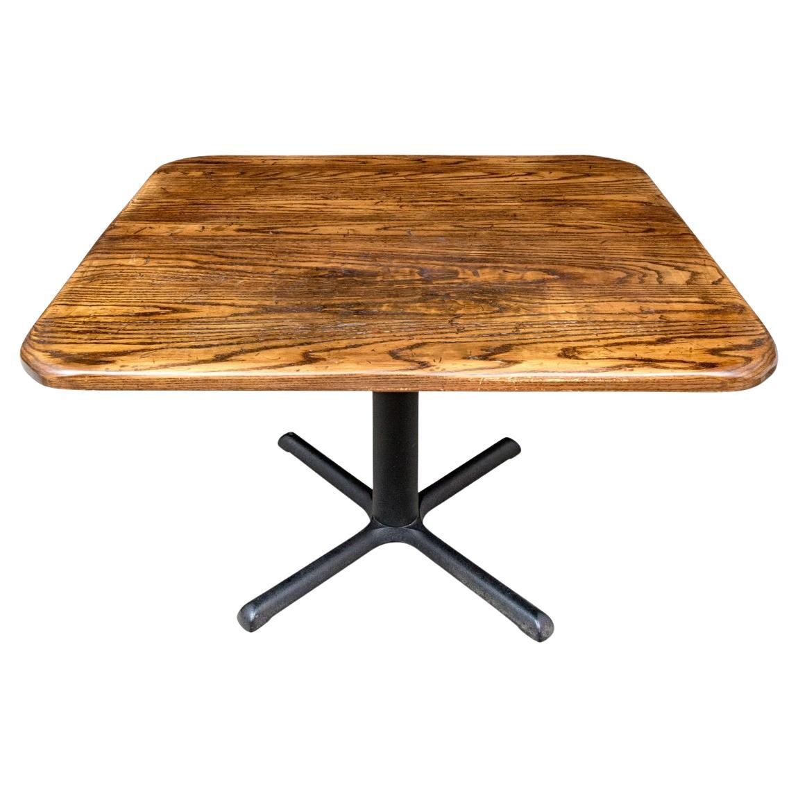 Mid Century Oak Top Pedestal Table im Angebot