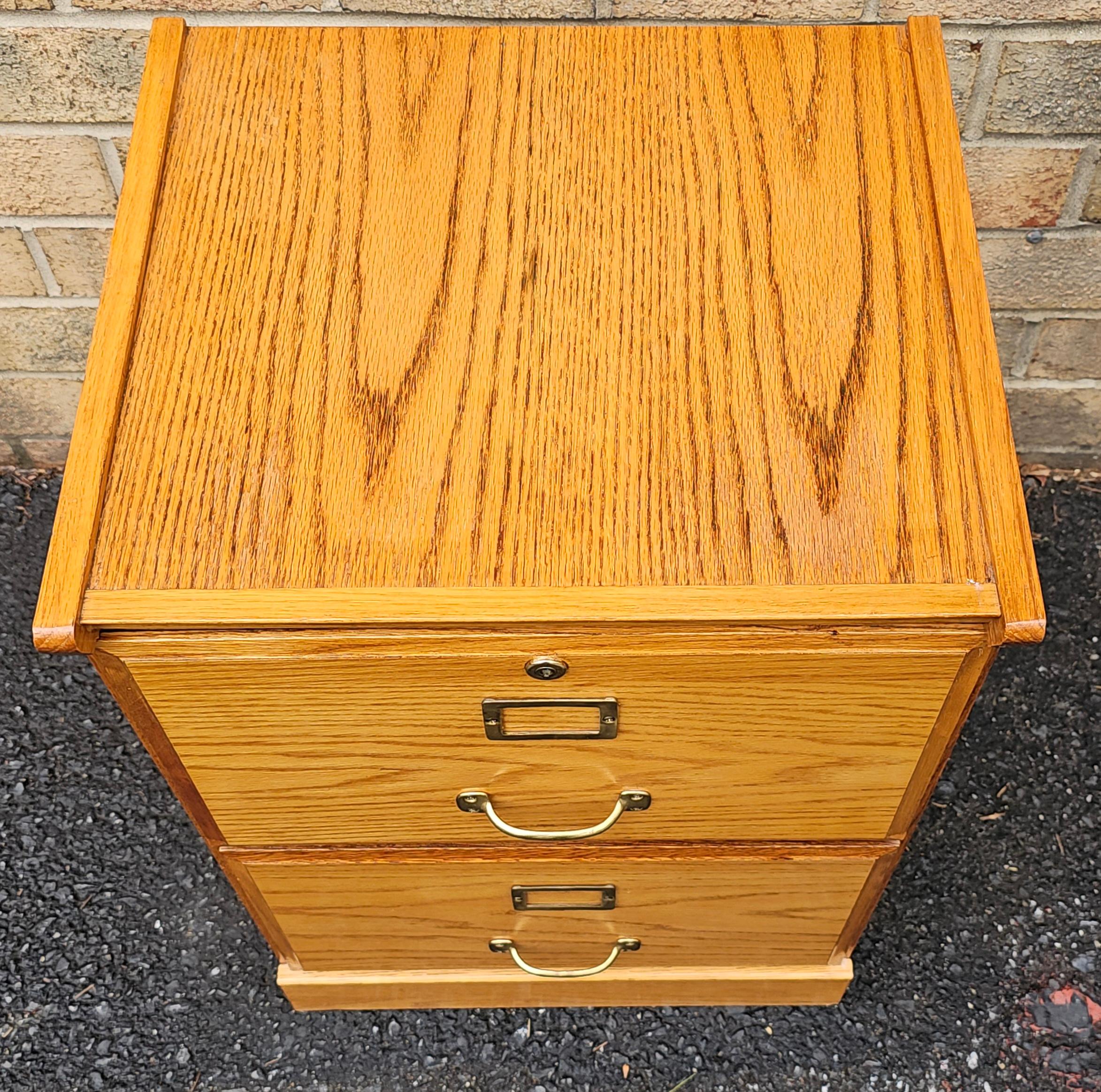 Mid-Century Oak Two-Drawer Legal Size Filing Cabinet with lock For Sale 3