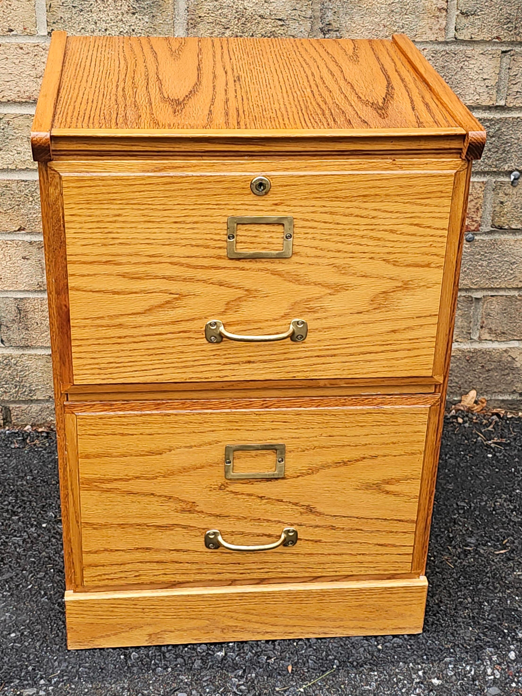 Mid-Century Oak Two-Drawer Legal Size Filing Cabinet with lock For Sale 4