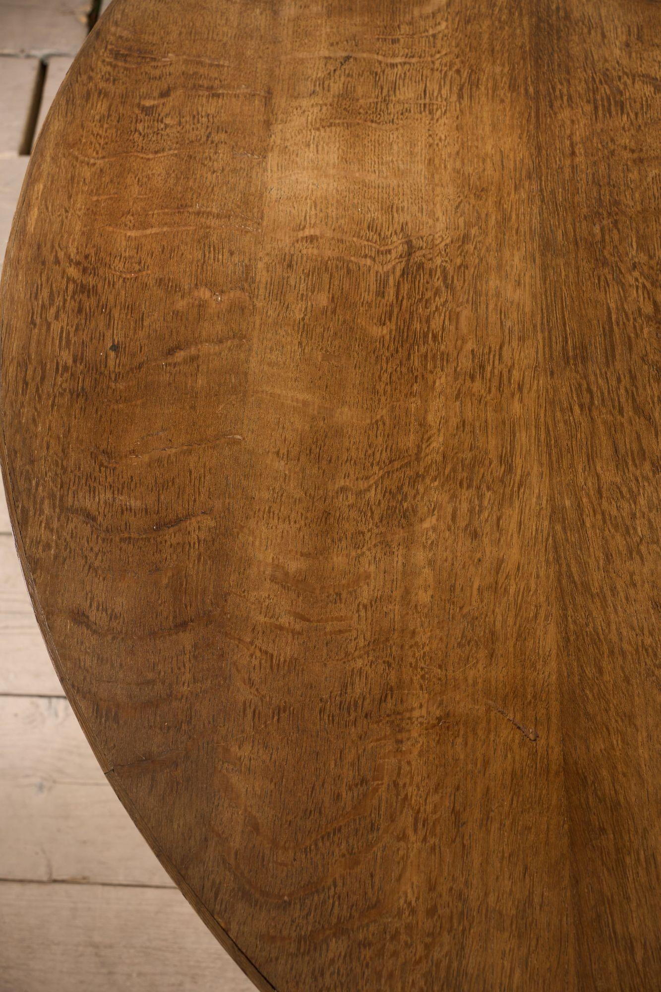 Quercia Tavolo circolare di metà secolo impiallacciato in Oak in vendita