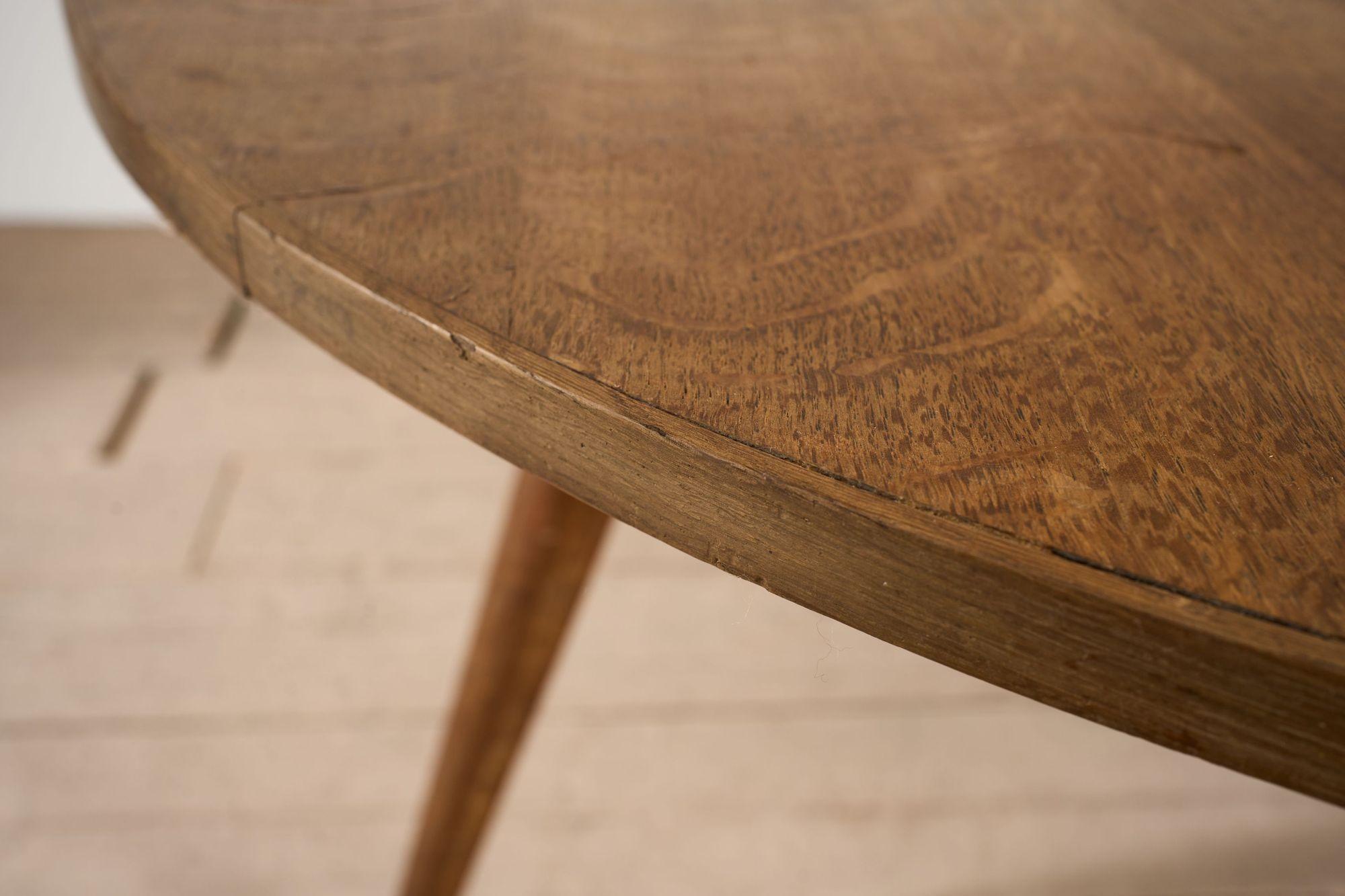 Tavolo circolare di metà secolo impiallacciato in Oak in vendita 2