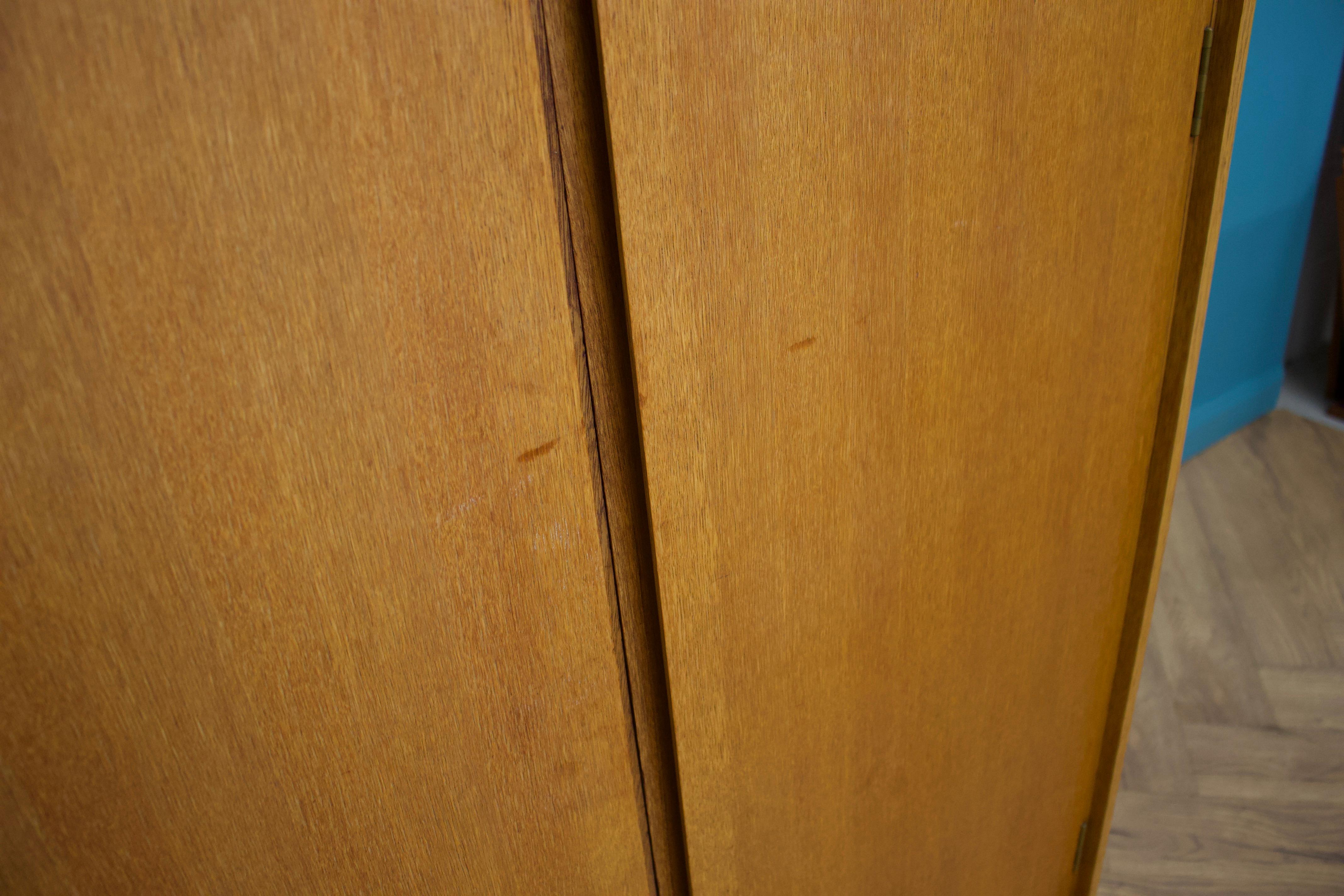 Mid Century, Oak Wardrobe by John & Sylvia Reid for Stag, 1960s In Good Condition In South Shields, GB