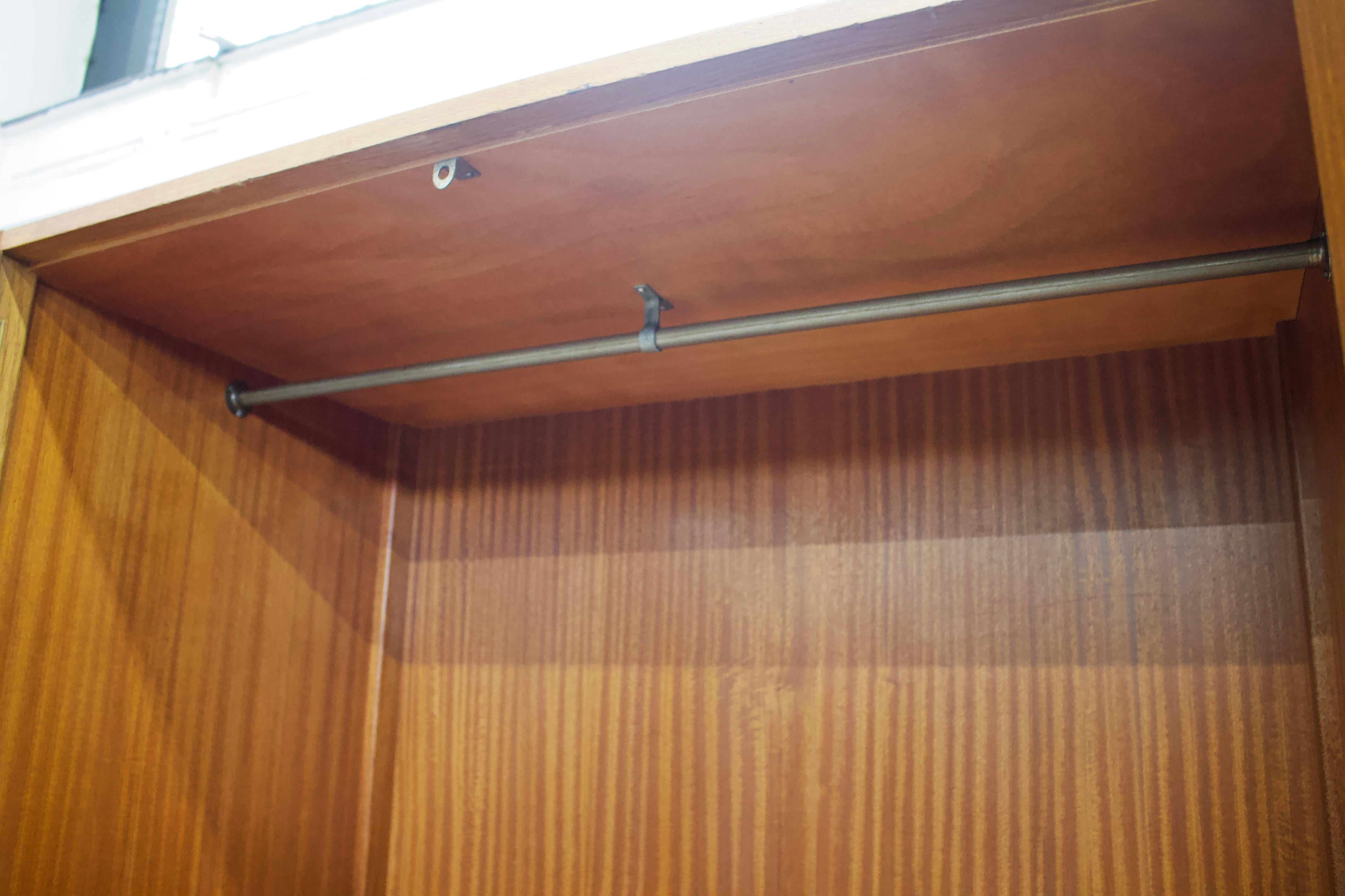 Chêne Armoire en chêne du milieu du siècle de G-Plan, années 1950 en vente