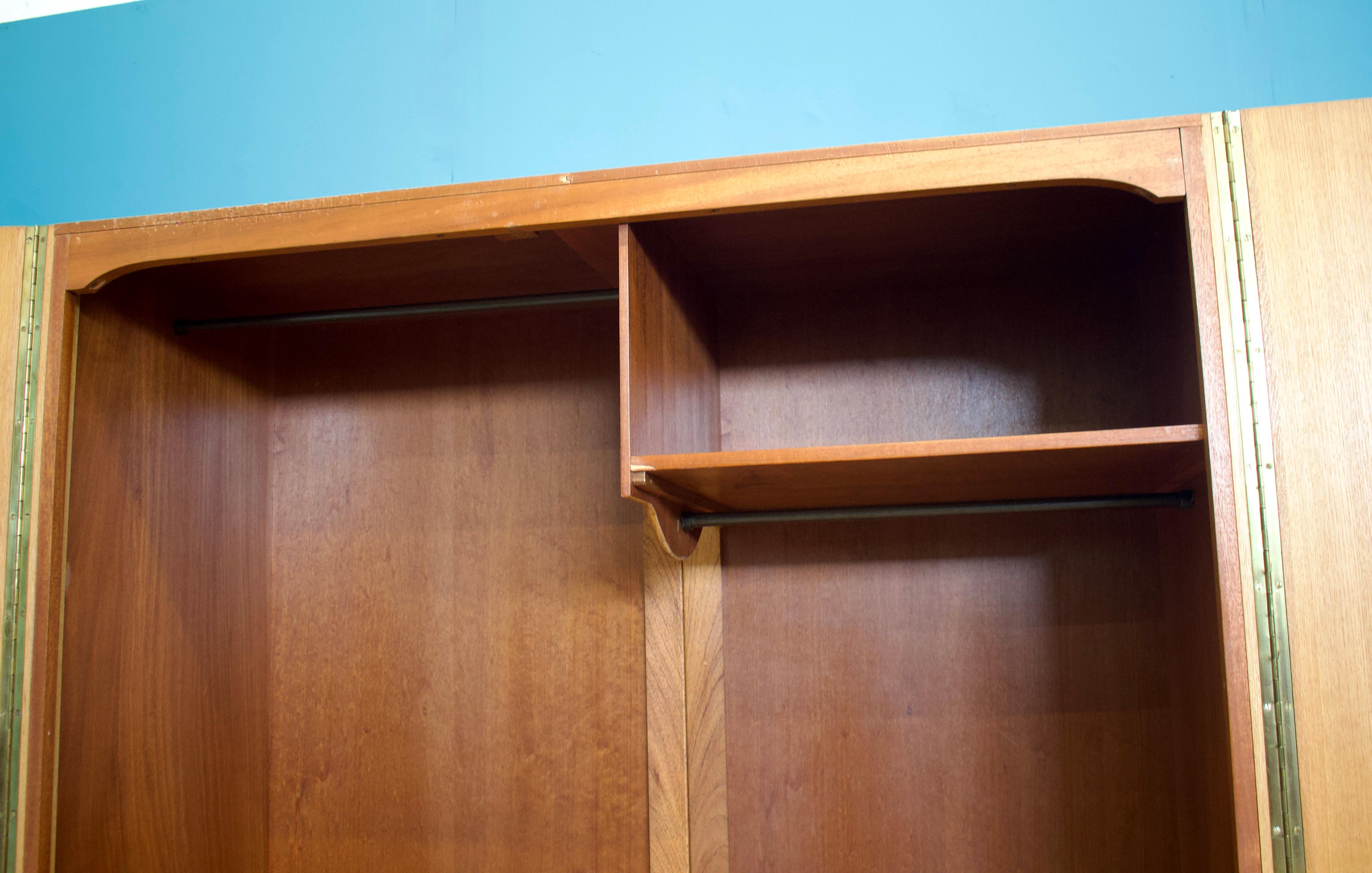 20ième siècle Armoire en chêne de Meredew, années 1950 en vente
