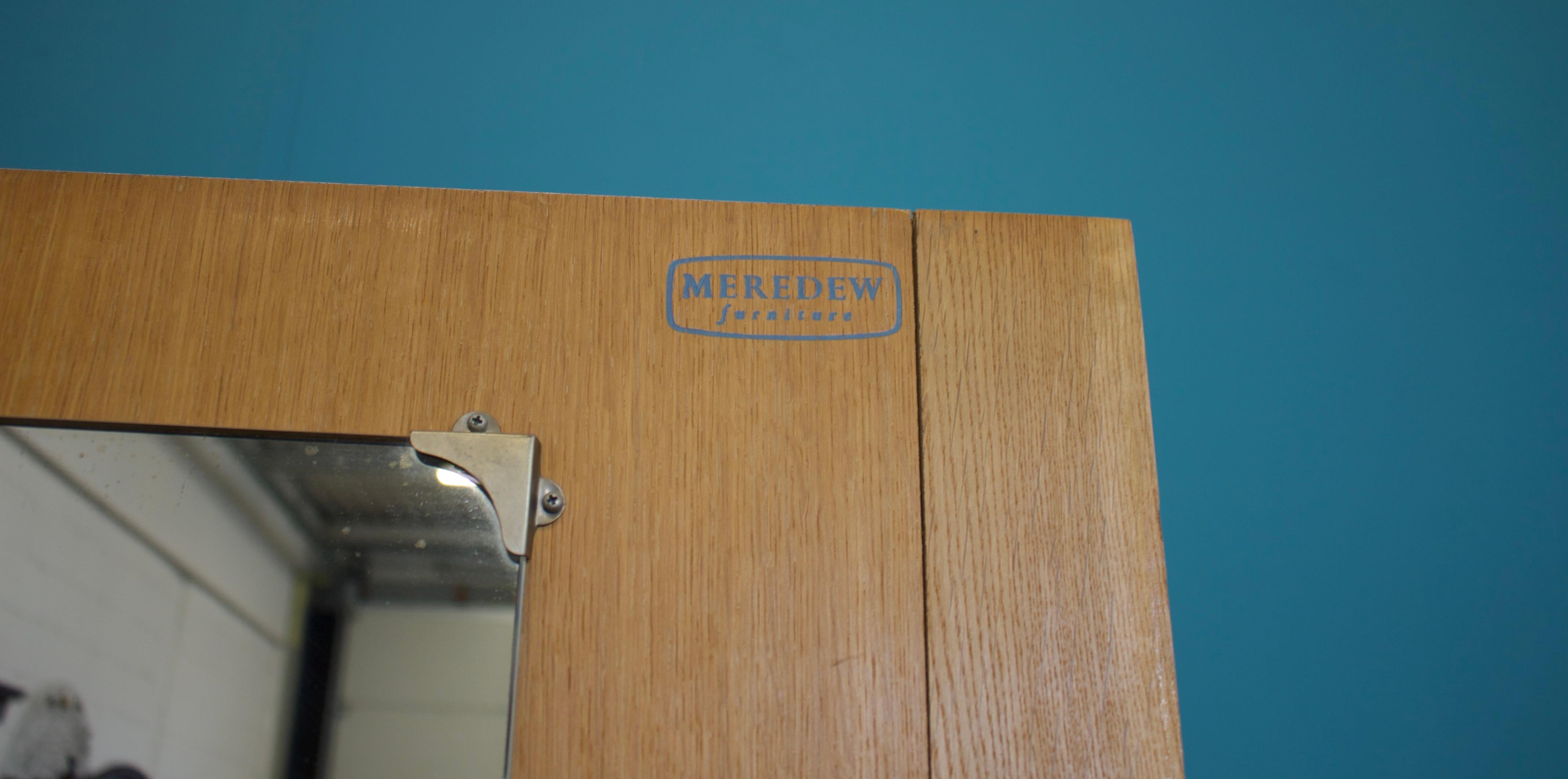 Chêne Armoire en chêne de Meredew, années 1950 en vente
