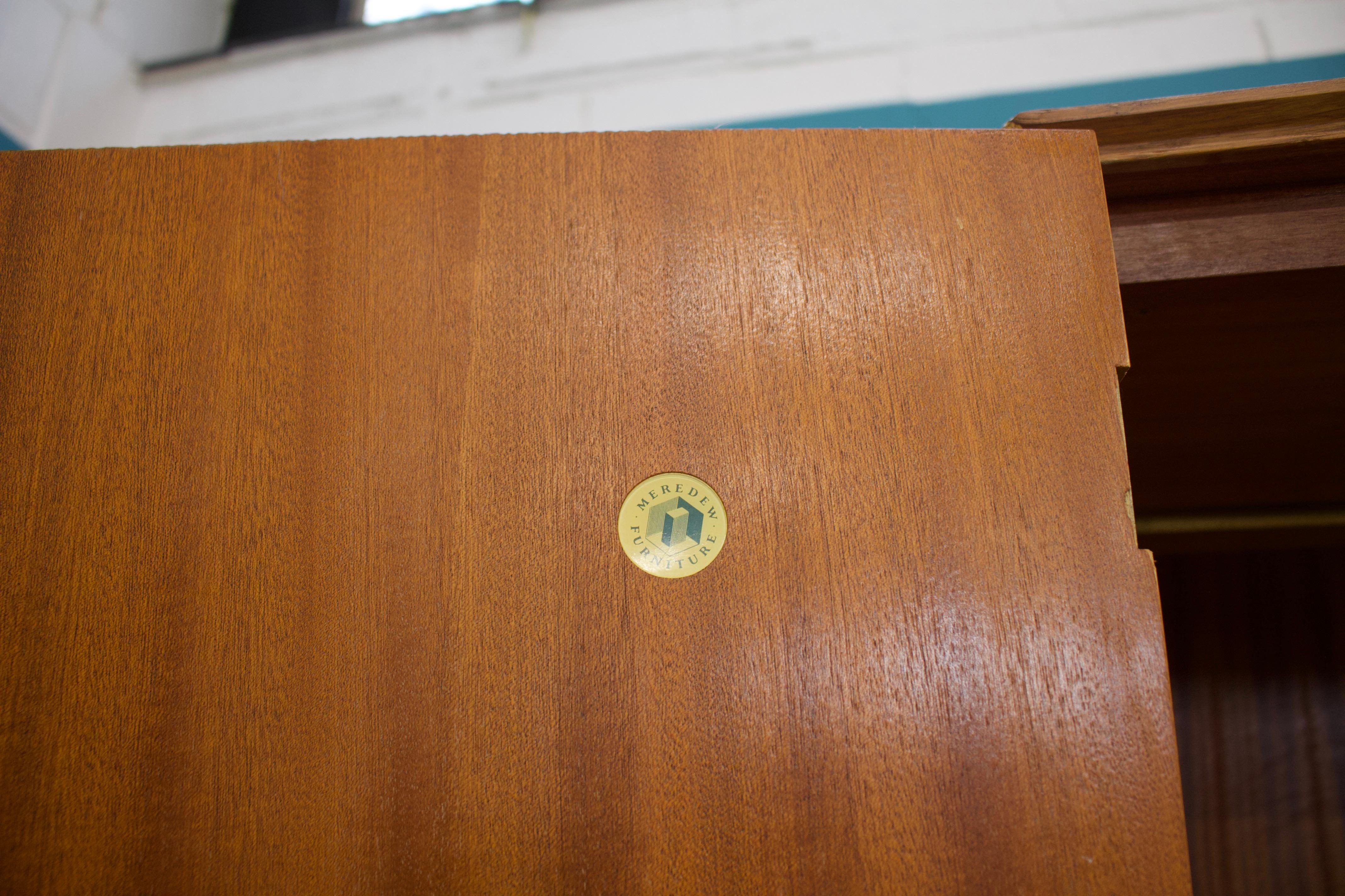 Armoire en chêne de Meredew, années 1960 en vente 1